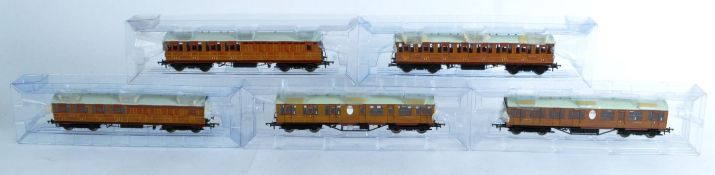 RAKE OF X5 HORNBY 00 GAUGE GRESLEY TEAK COACHES