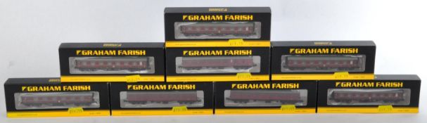 COLLECTION OF GRAHAM FARISH N GAUGE MODEL RAILWAY CARRIAGES