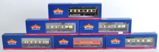 COLLECTION OF X6 BACHMANN 00 GAUGE MODEL RAILWAY CARRIAGES