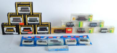 COLLECTION OF ASSORTED N GAUGE MODEL RAILWAY ROLLING STOCK