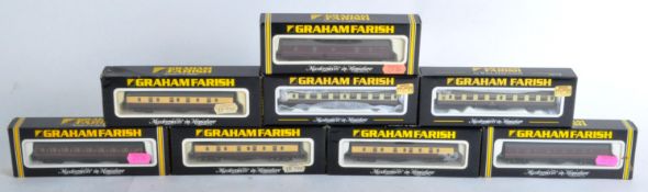 COLLECTION OF GRAHAM FARISH N GAUGE MODEL RAILWAY CARRIAGES