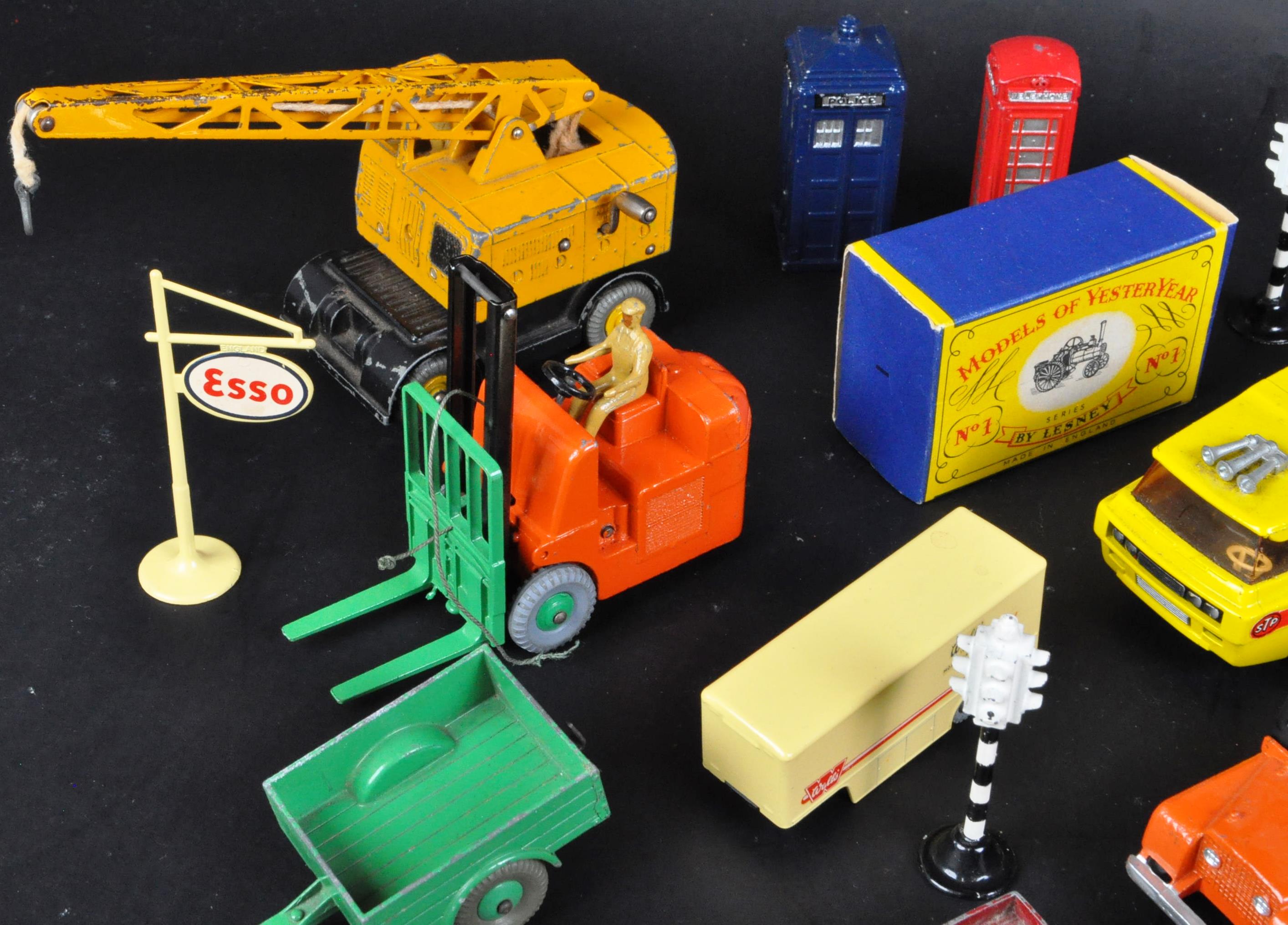 LARGE COLLECTION OF VINTAGE LESNEY & DINKY TOYS DIECAST - Bild 3 aus 7