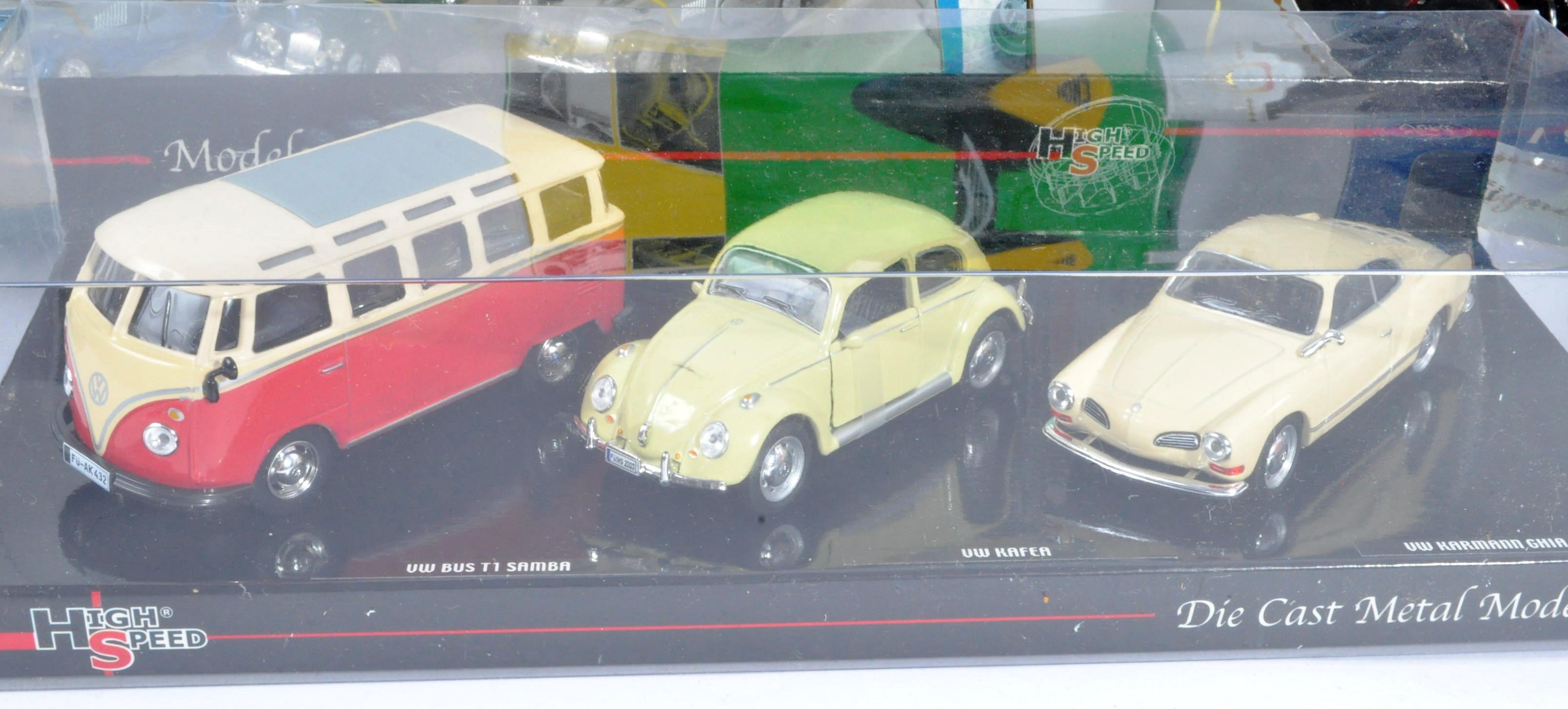 LARGE COLLECTION OF ASSORTED DIECAST MODEL CARS - Image 4 of 6