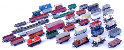 LARGE COLLECTION OF ASSORTED 00 GAUGE MODEL RAILWAY WAGONS