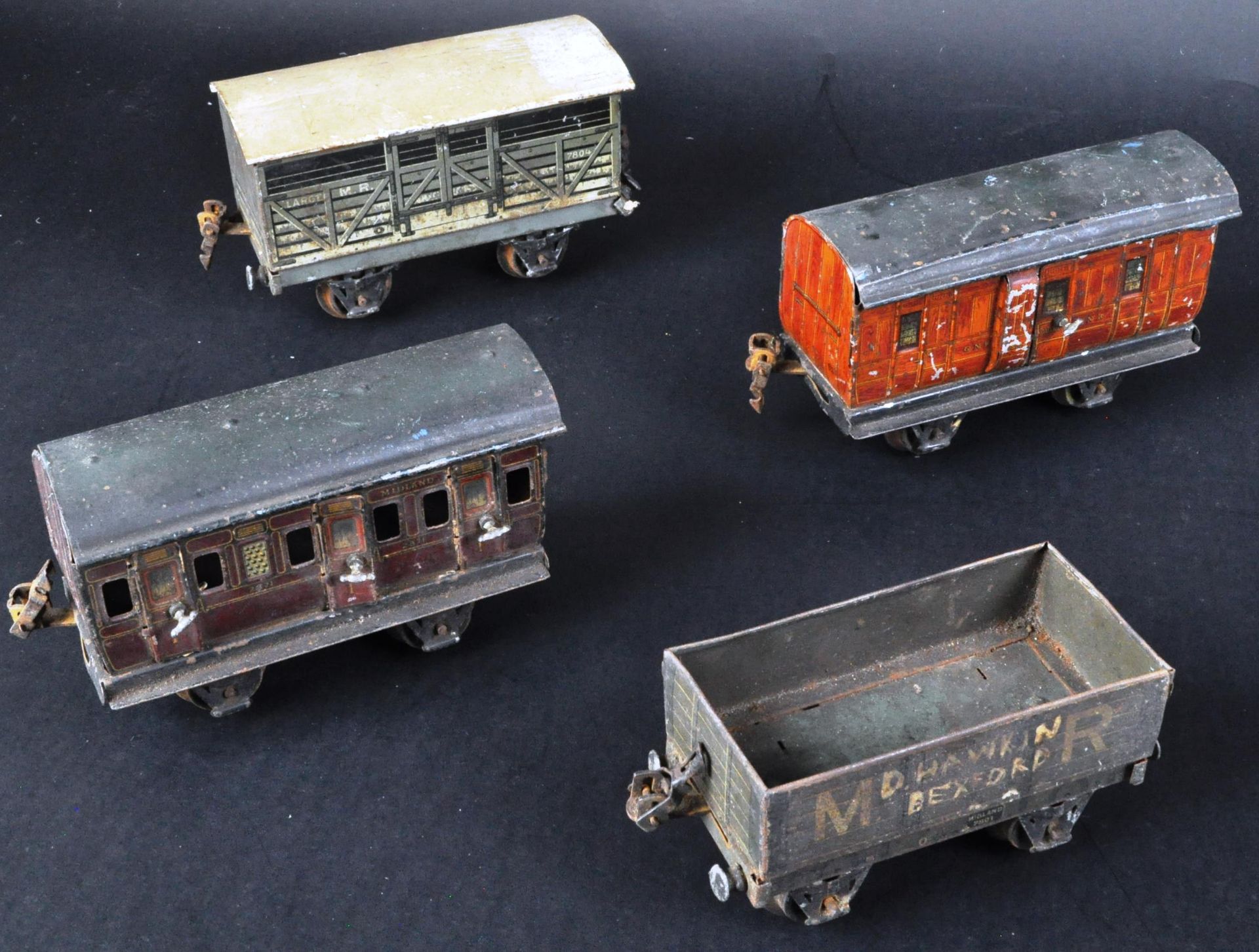 MARKLIN / A. W. GANAGE LTD - COLLECTION OF 0 GAUGE TINPLATE ROLLING STOCK