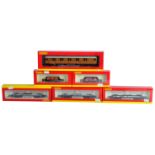COLLECTION OF HORNBY 00 GAUGE MODEL RAILWAY WAGONS & CARRIAGES