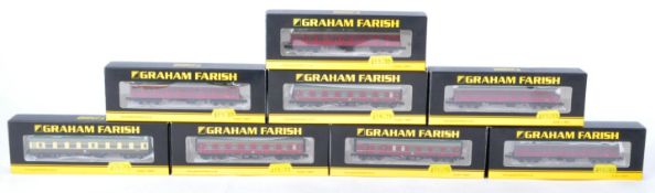 COLLECTION OF GRAHAM FARISH N GAUGE MODEL RAILWAY CARRIAGES