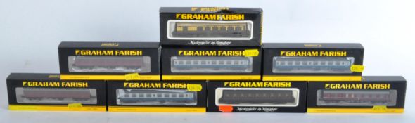 COLLECTION OF GRAHAM FARISH N GAUGE MODEL RAILWAY CARRIAGES