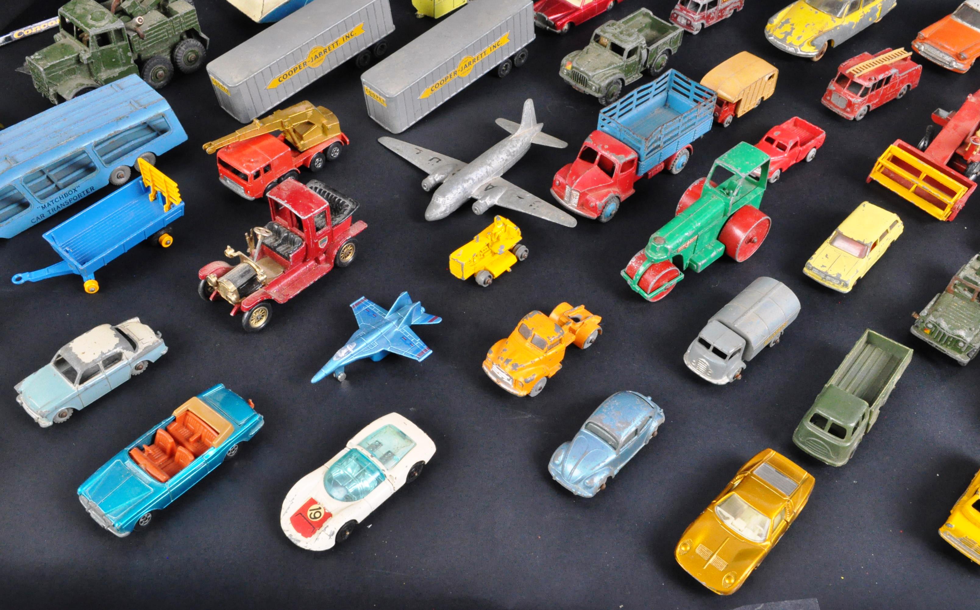 LARGE COLLECTION OF ASSORTED VINTAGE DIECAST MODELS - Bild 5 aus 9