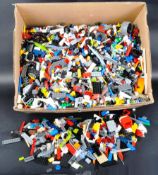 LARGE COLLECTION OF ASSORTED LOOSE LEGO BRICKS