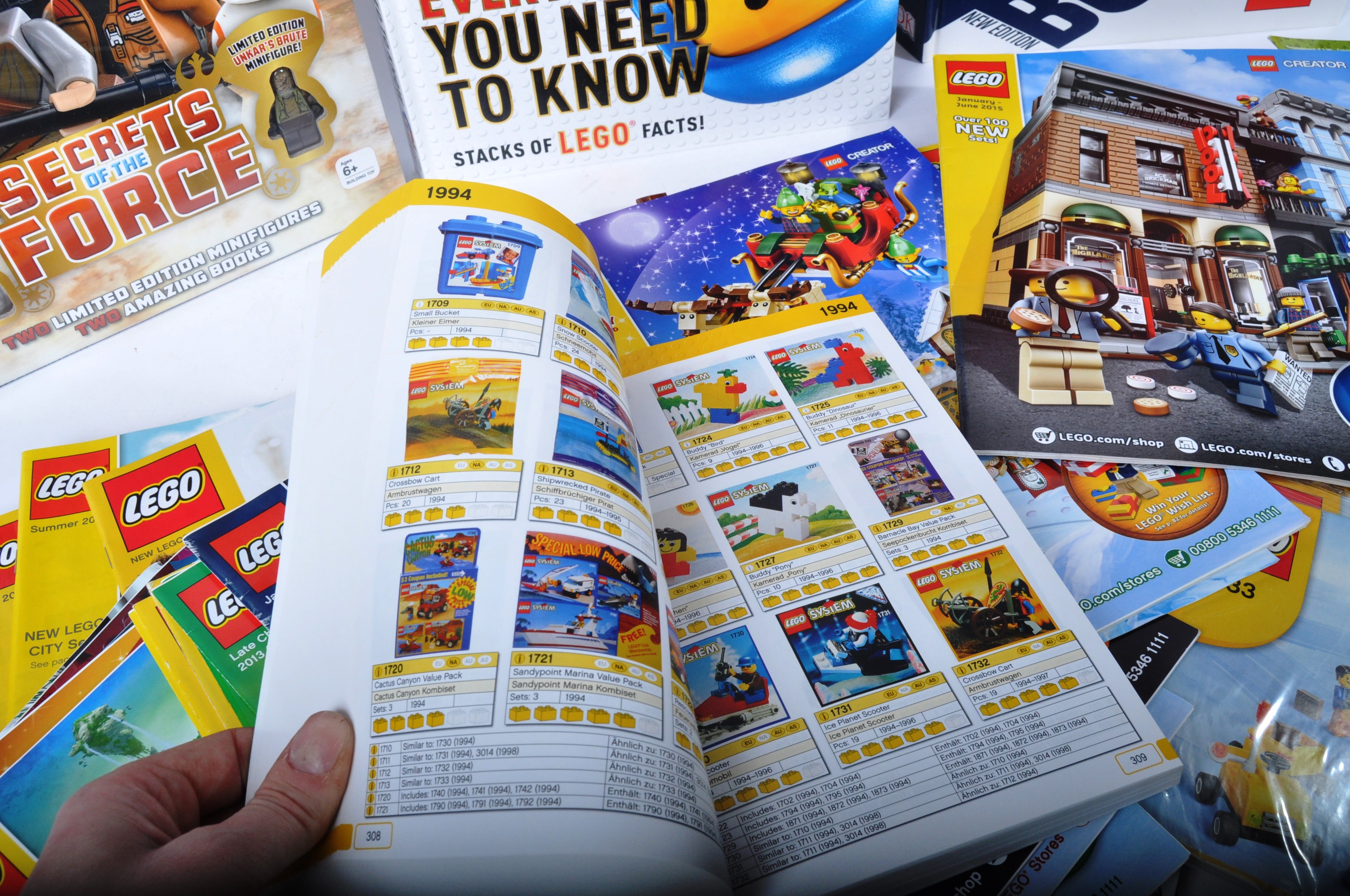 LARGE QUANITY OF LEGO INSTRUCTION MANUALS, BOOKS & MAGAZINES - Image 5 of 9