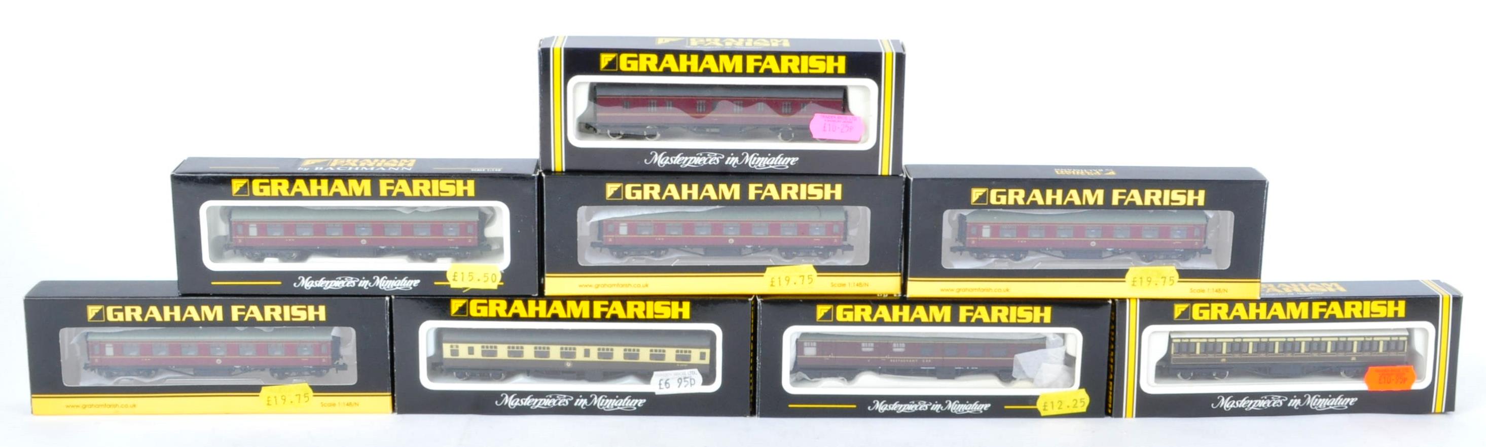 COLLECTION OF GRAHAM FARISH N GAUGE MODEL RAILWAY CARRIAGES