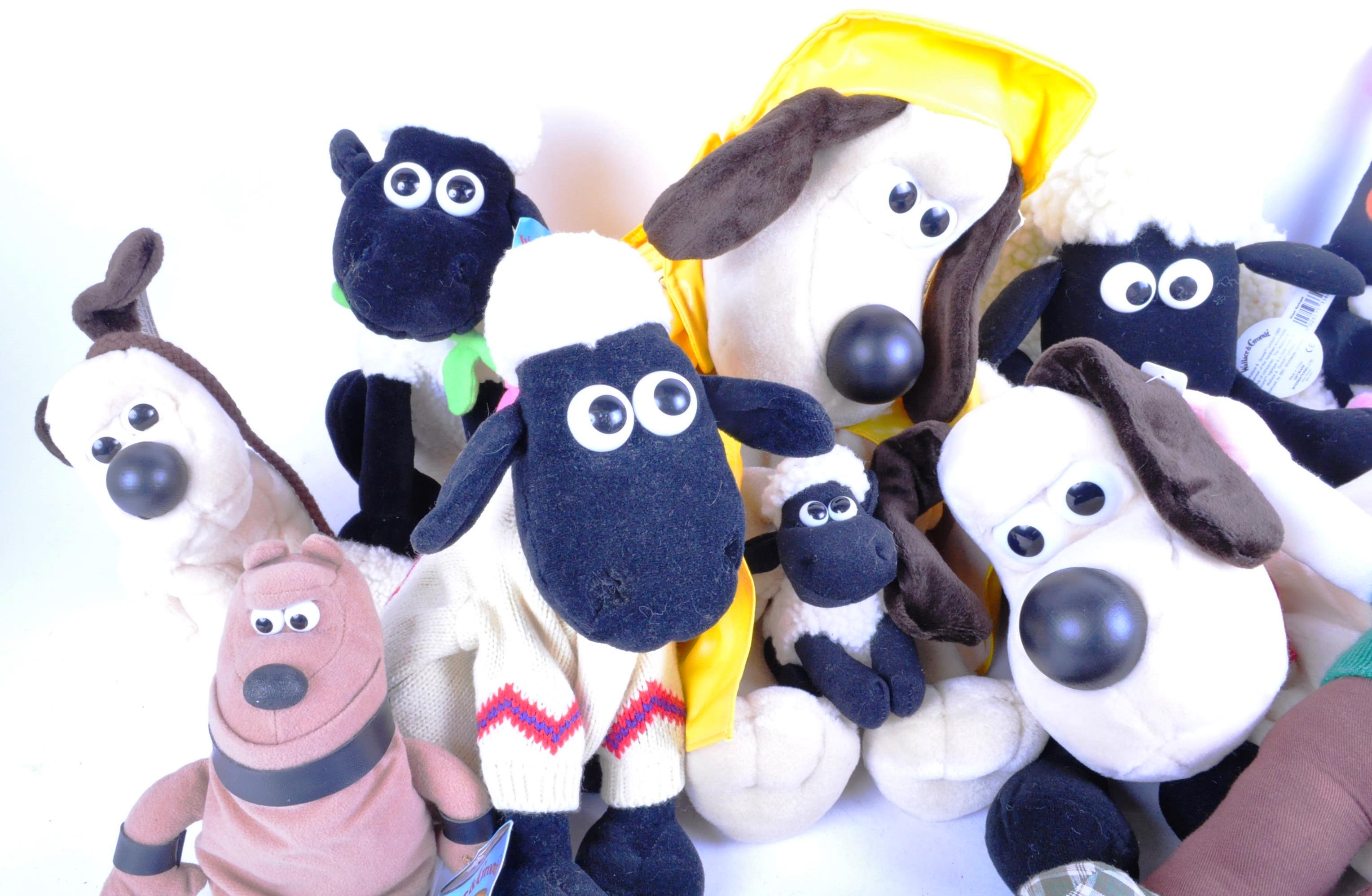 WALLACE & GROMIT - COLLECTION OF VINTAGE STUFFED TOYS - Image 2 of 2