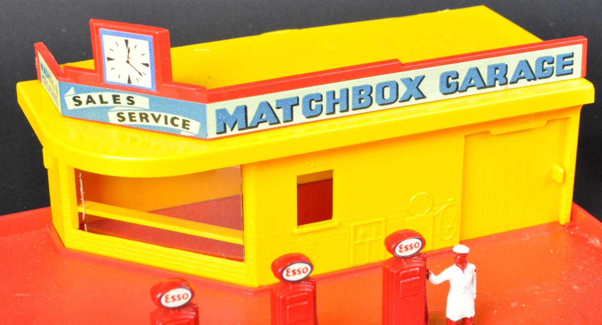 TWO ORIGINAL VINTAGE LESNEY MADE MATCHBOX GARAGES - Image 2 of 5