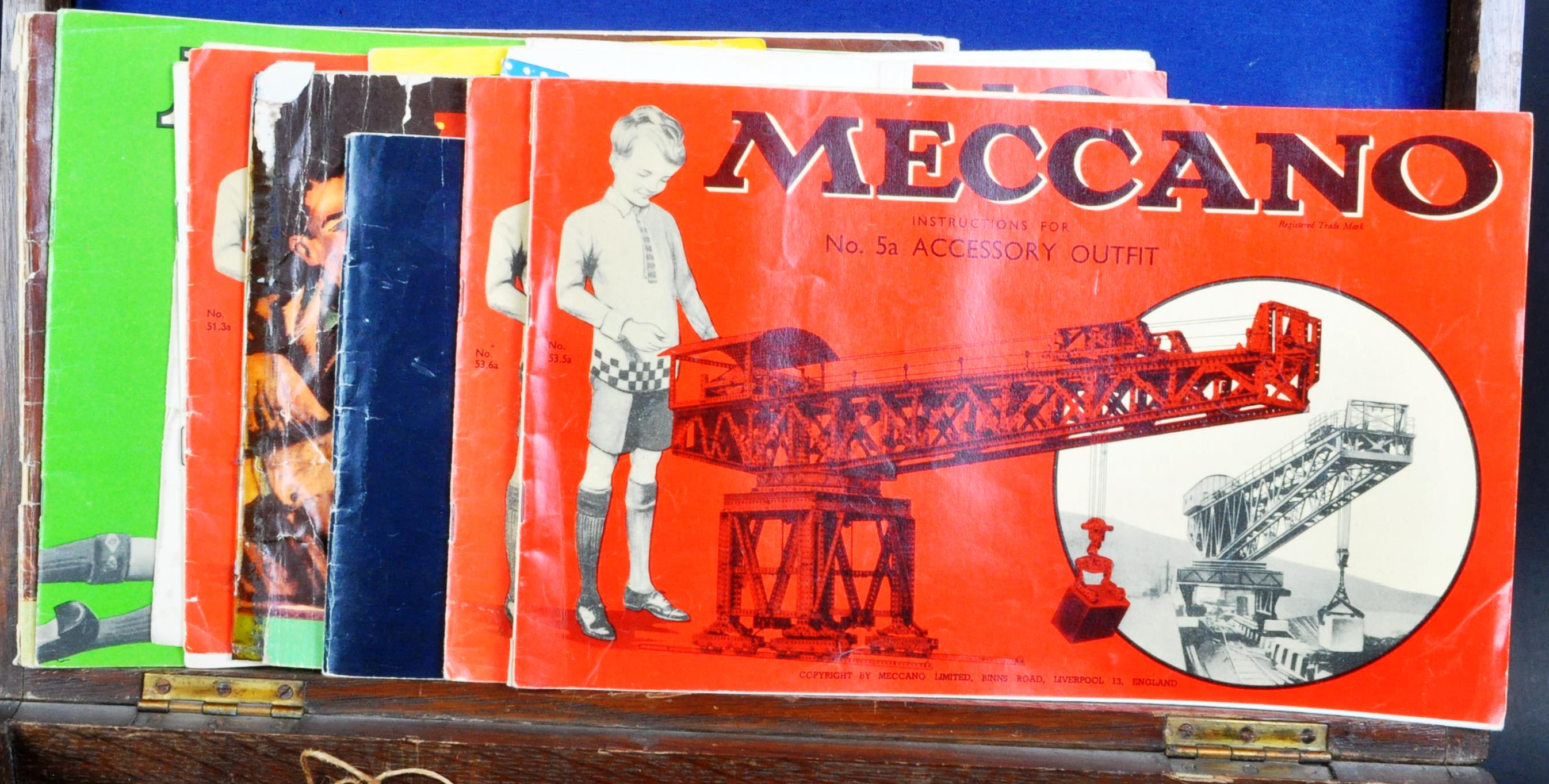 COLLECTION OF VINTAGE MECCANO CONSTRUCTOR SET PIECES - Image 6 of 8