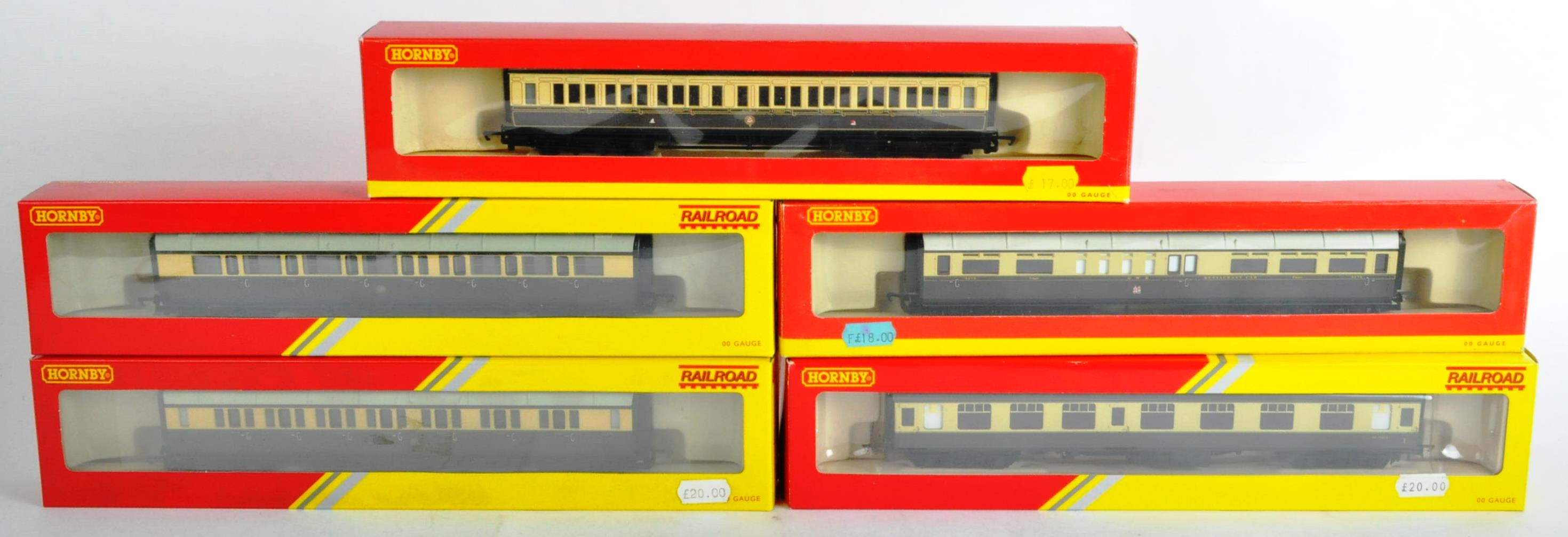 COLLECTION OF X5 HORNBY 00 GAUGE MODEL RAILWAY CARRIAGES