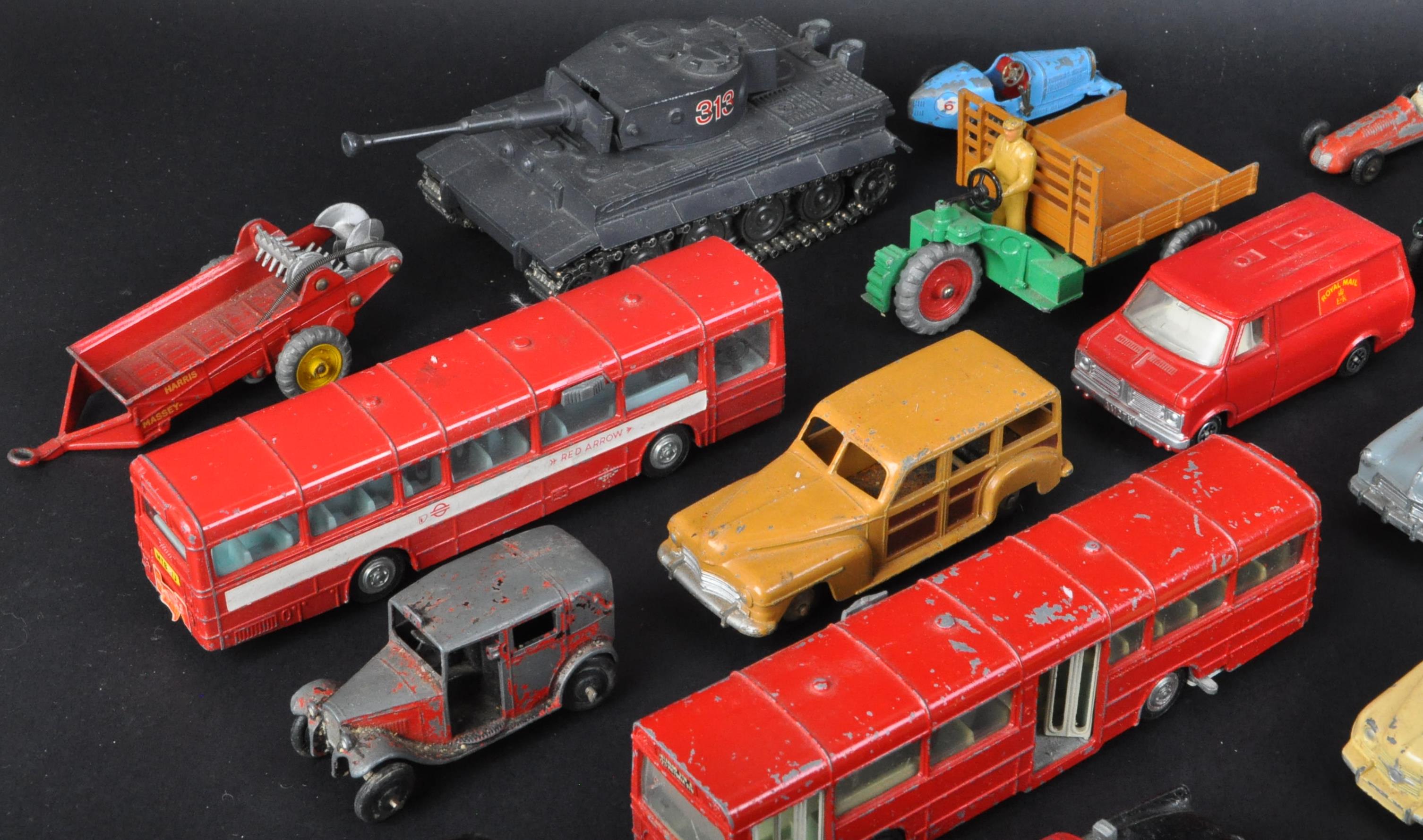 LARGE COLLECTION OF VINTAGE DIECAST MODEL CARS - Image 2 of 5