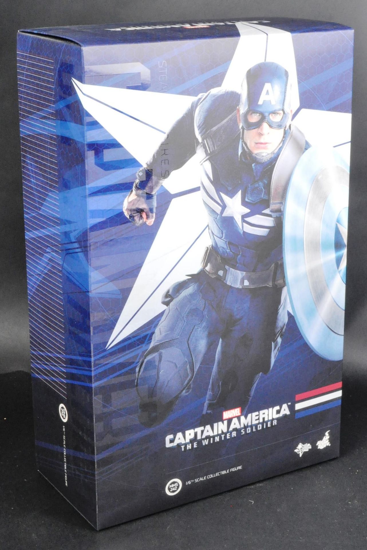 ORIGINAL HOT TOYS 1/6 SCALE CAPTAIN AMERICA MARVEL ACTION FIGURE - Image 4 of 5