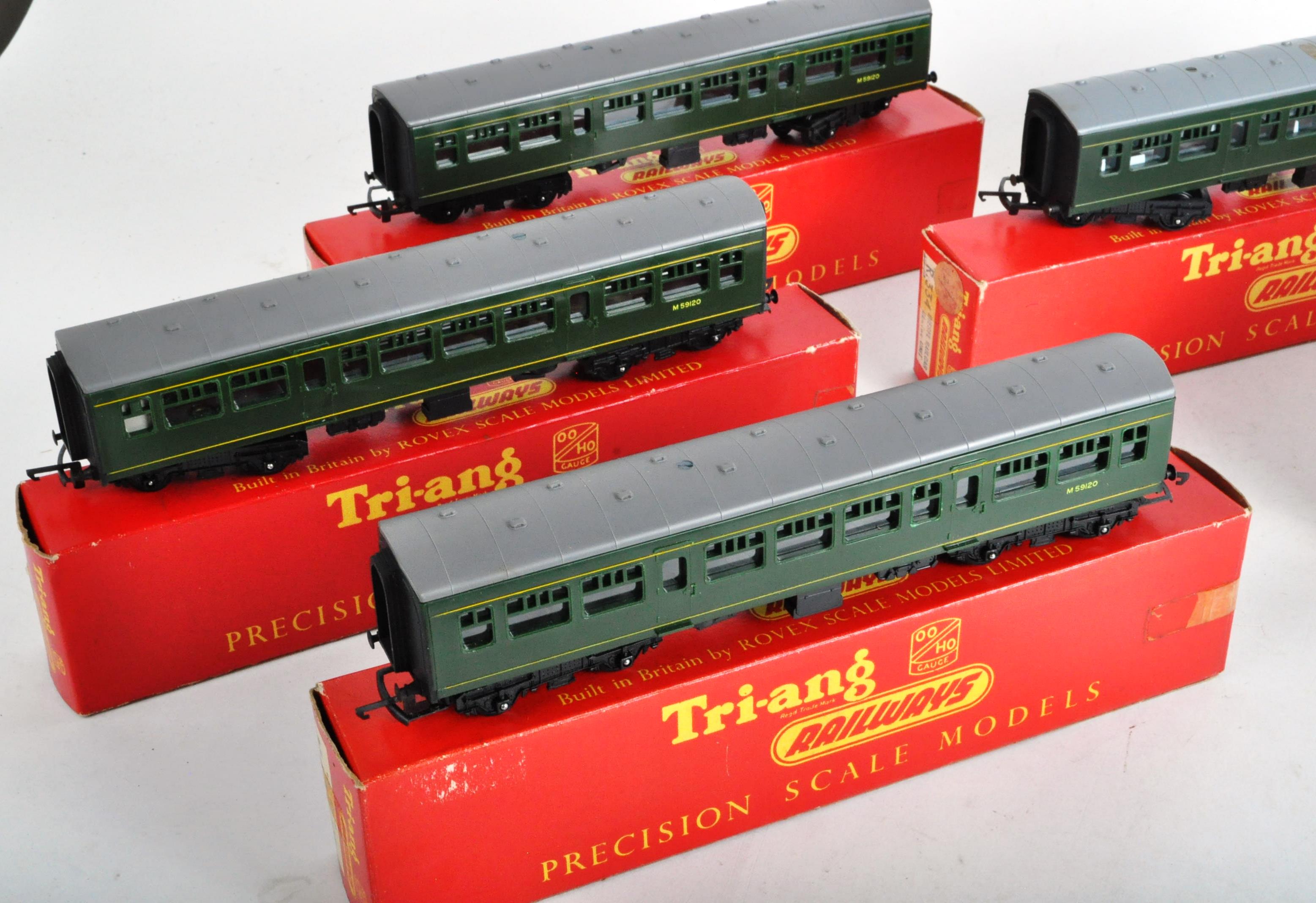 COLLECTION OF VINTAGE TRIANG 00 GAUGE MODEL RAILWAY CARRIAGES - Image 2 of 5