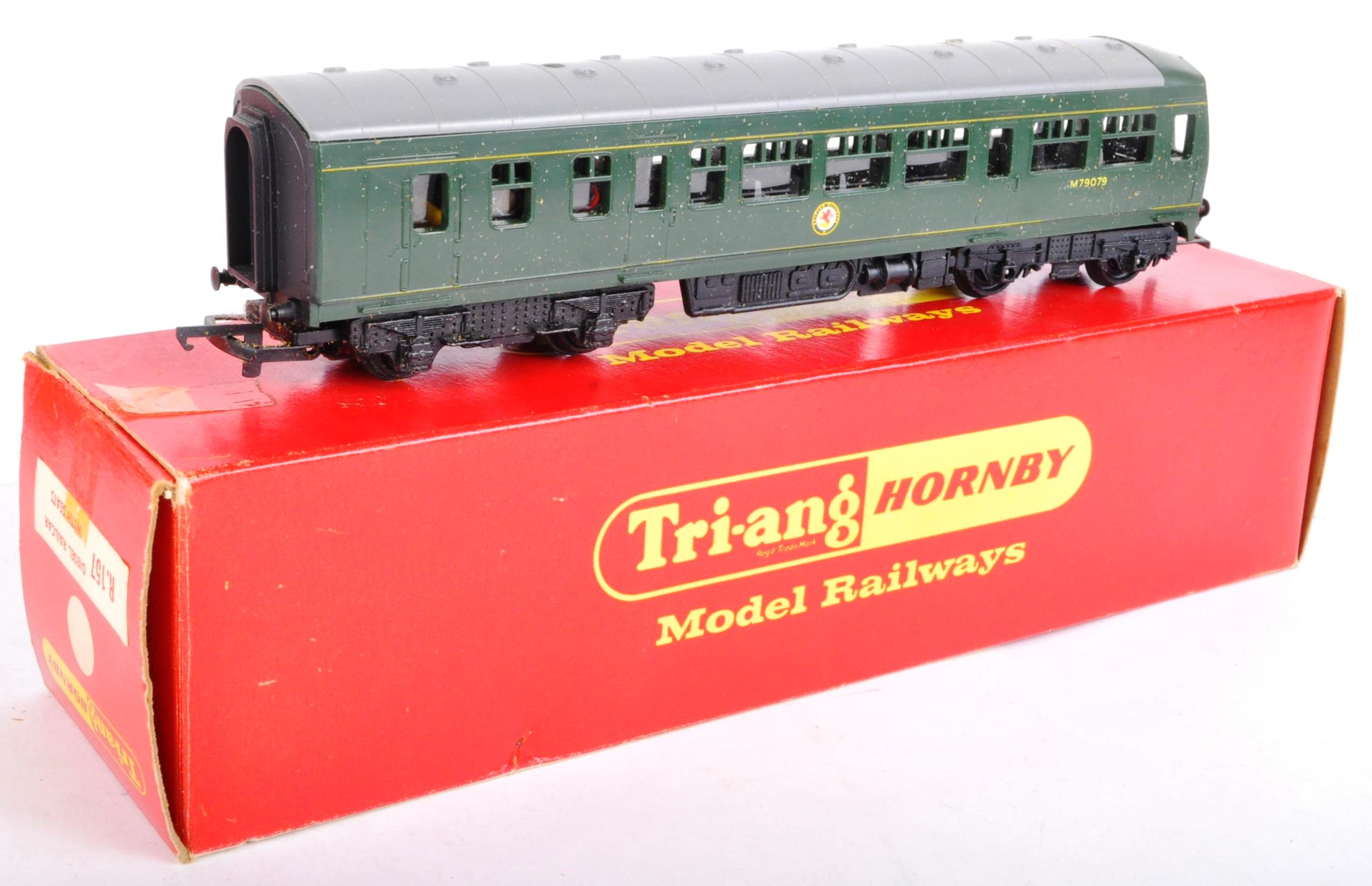 COLLECTION OF ASSORTED HORNBY TRIANG 00 GAUGE TRAIN SET ITEMS - Image 5 of 6