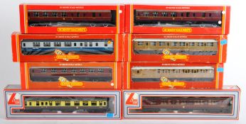 COLLECTION OF ASSORTED 00 GAUGE MODEL RAILWAY CARRIAGES