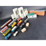 COLLECTION OF ASSORTED 00 GAUGE ROLLING STOCK AND ACCESSORIES