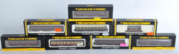 COLLECTION OF GRAHAM FARISH N GAUGE MODEL RAILWAY CARRIAGES