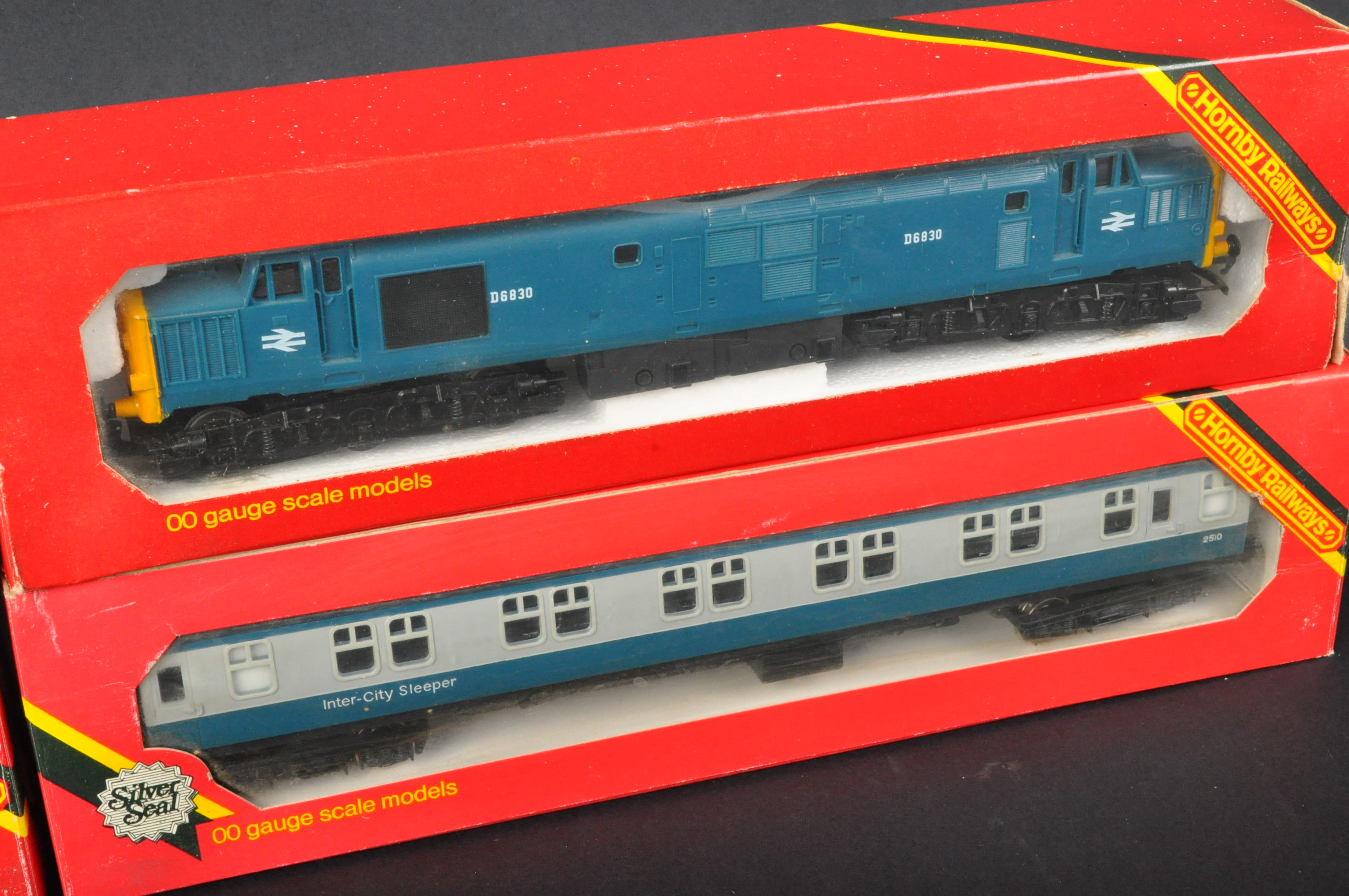 VINTAGE HORNBY 00 GAUGE DIESEL LOCOMOTIVE & CARRIAGES - Image 3 of 4