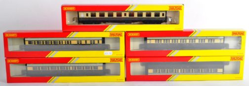 COLLECTION OF X5 HORNBY 00 GAUGE MODEL RAILWAY CARRIAGES