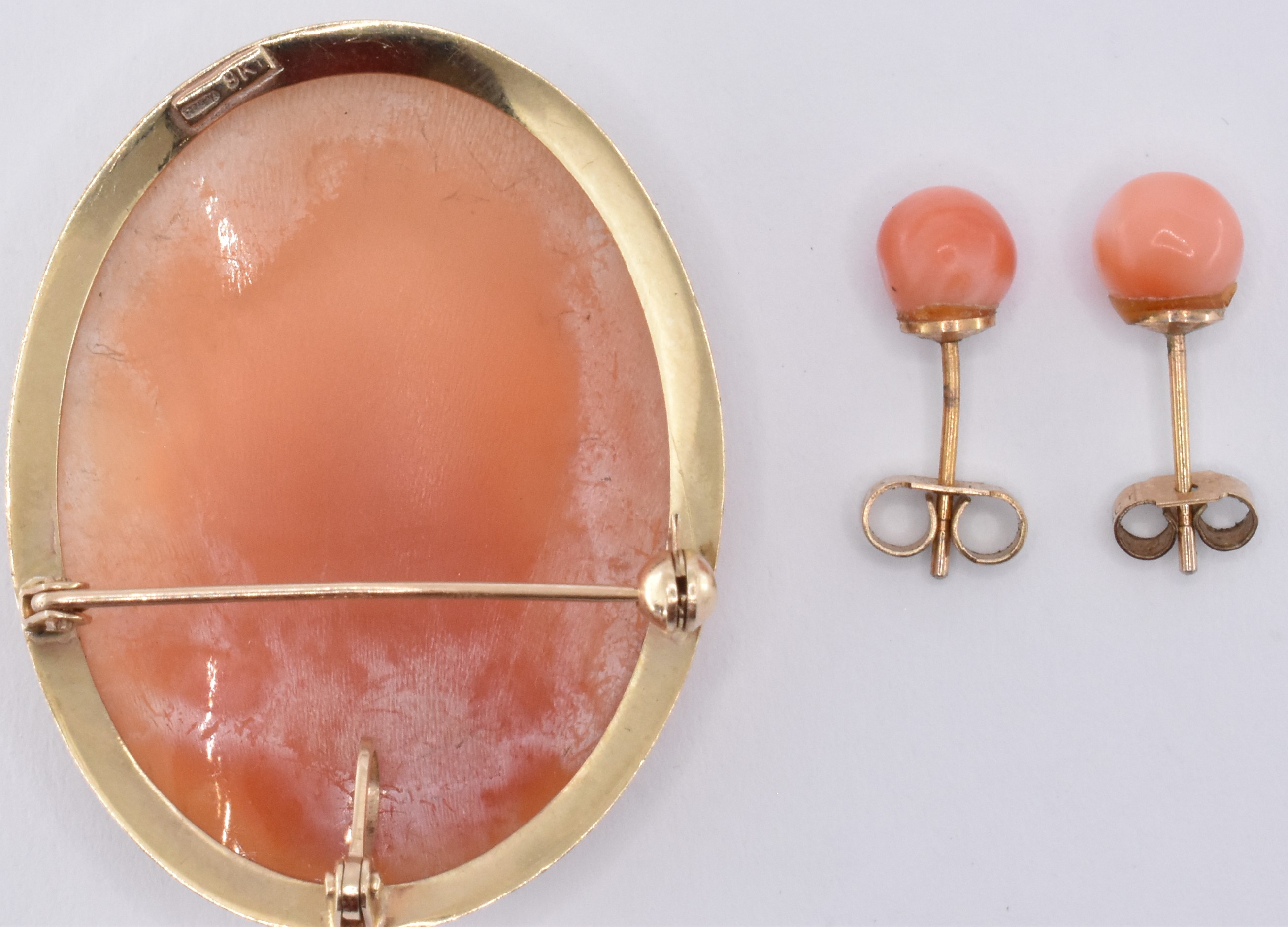 9CT GOLD CAMEO BROOCH & CORAL EARRINGS - Image 4 of 5