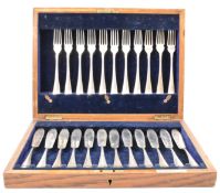 MARTIN HALL & CO SILVER FISH CUTLERY CANTEEN