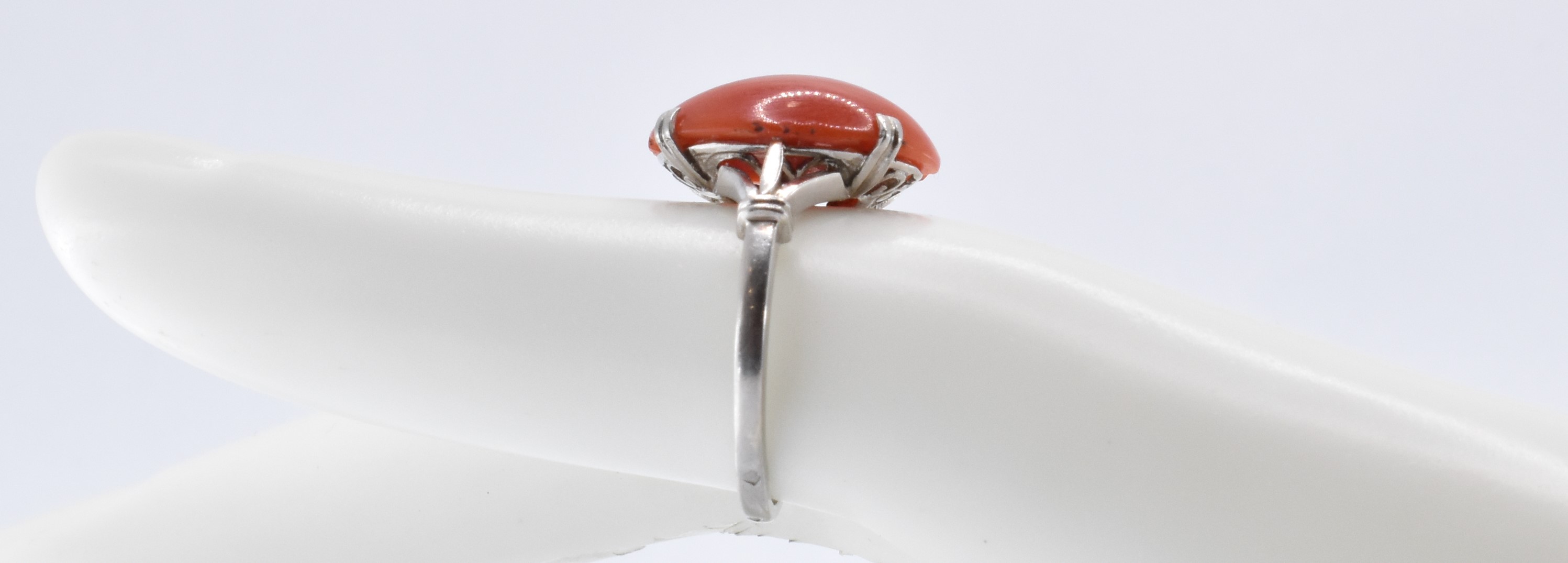 FRENCH PLATINUM & CORAL DRESS RING - Image 5 of 6