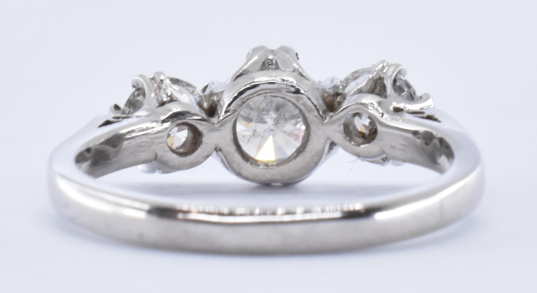 WHITE GOLD & DIAMOND THREE STONE RING - Image 3 of 6