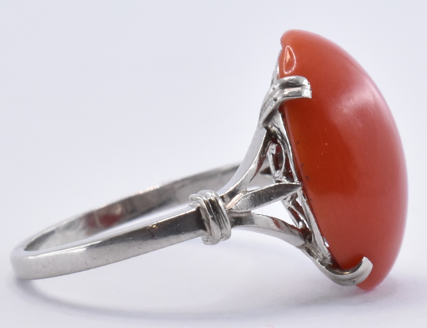 FRENCH PLATINUM & CORAL DRESS RING - Image 4 of 6