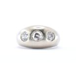 14CT WHITE GOLD & DIAMOND THREE STONE GYPSY RING.