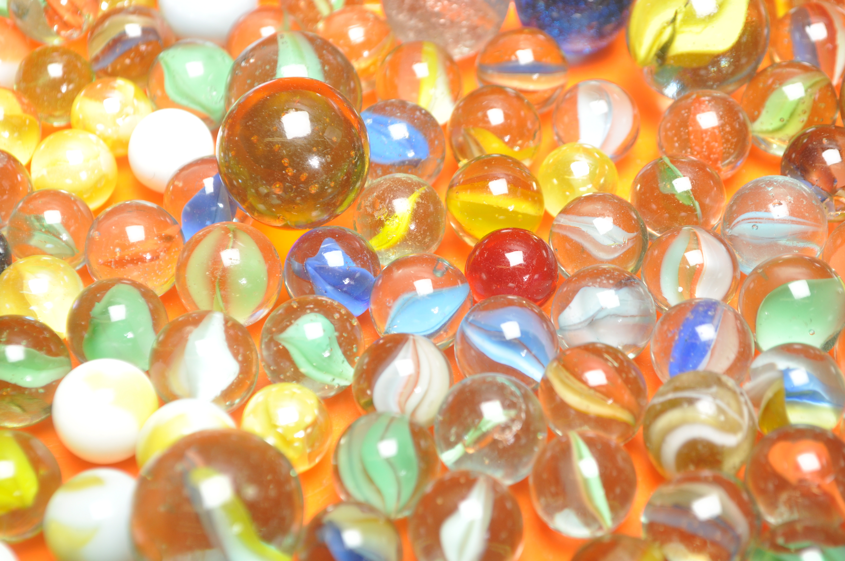 COLLECTION OF 20TH CENTURY GLASS MARBLES - Image 4 of 4