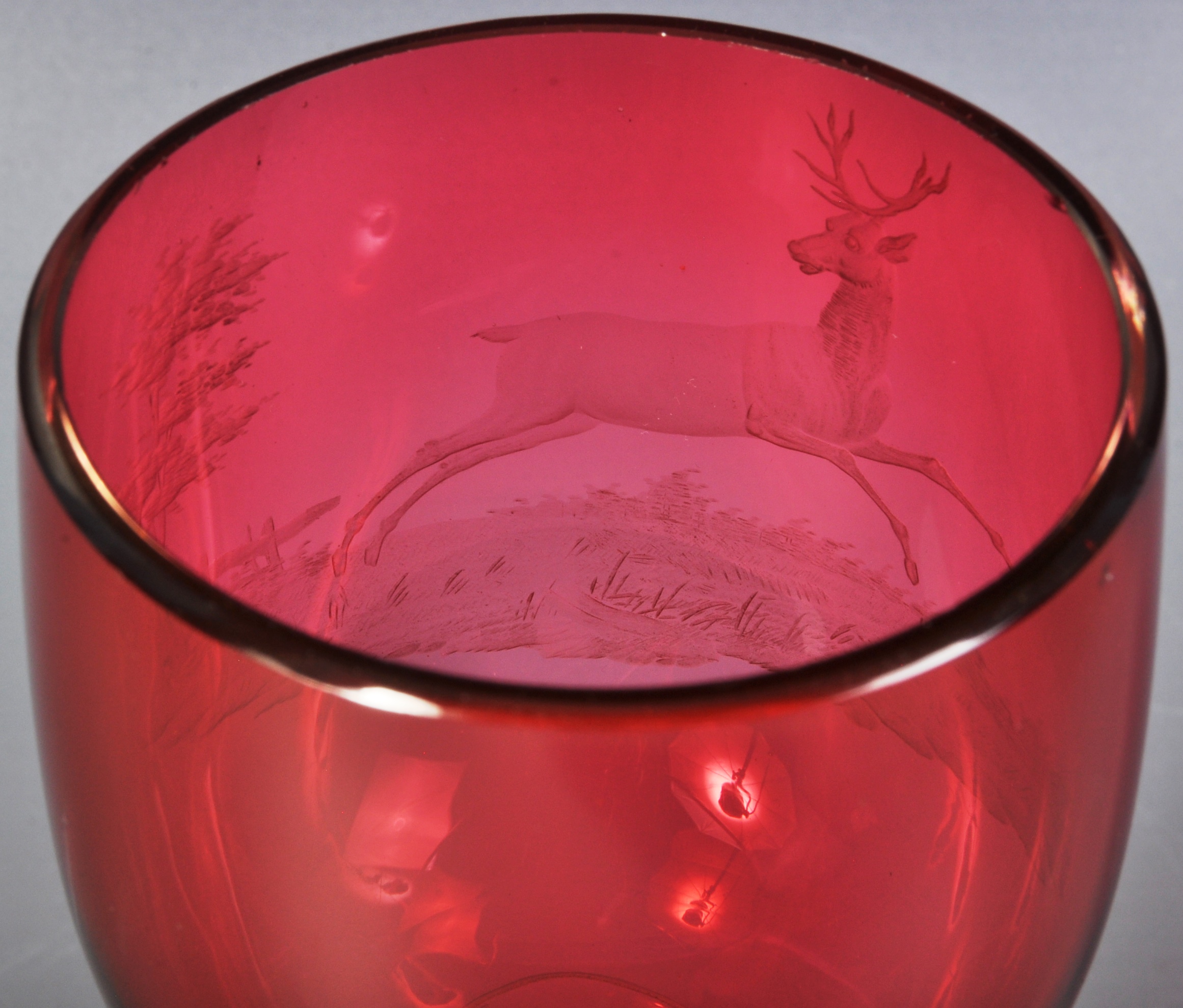 19TH CENTURY ETCHED CRANBERRY GLASS STAG WINE GLASS - Image 7 of 7