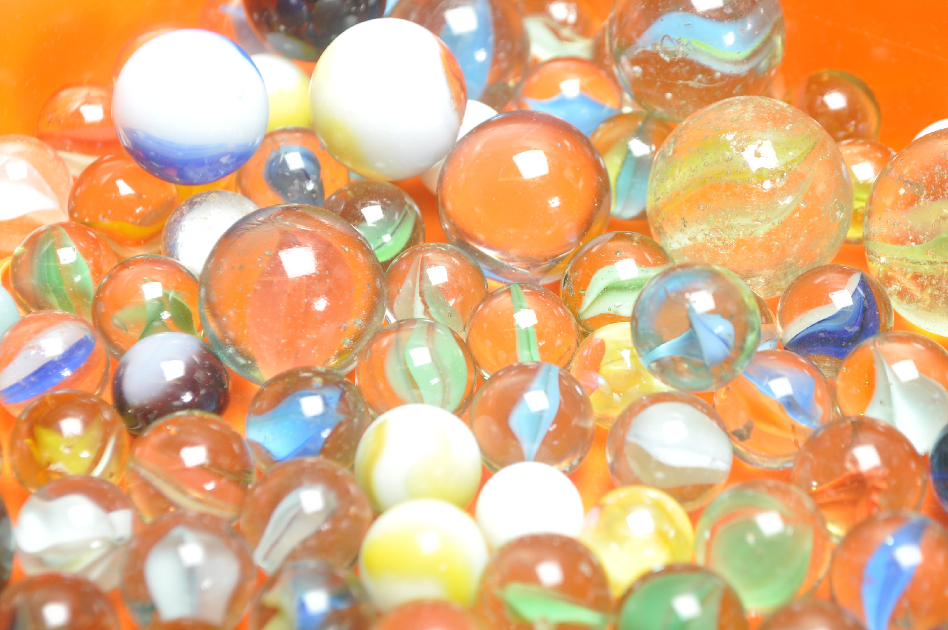 COLLECTION OF 20TH CENTURY GLASS MARBLES - Image 3 of 4