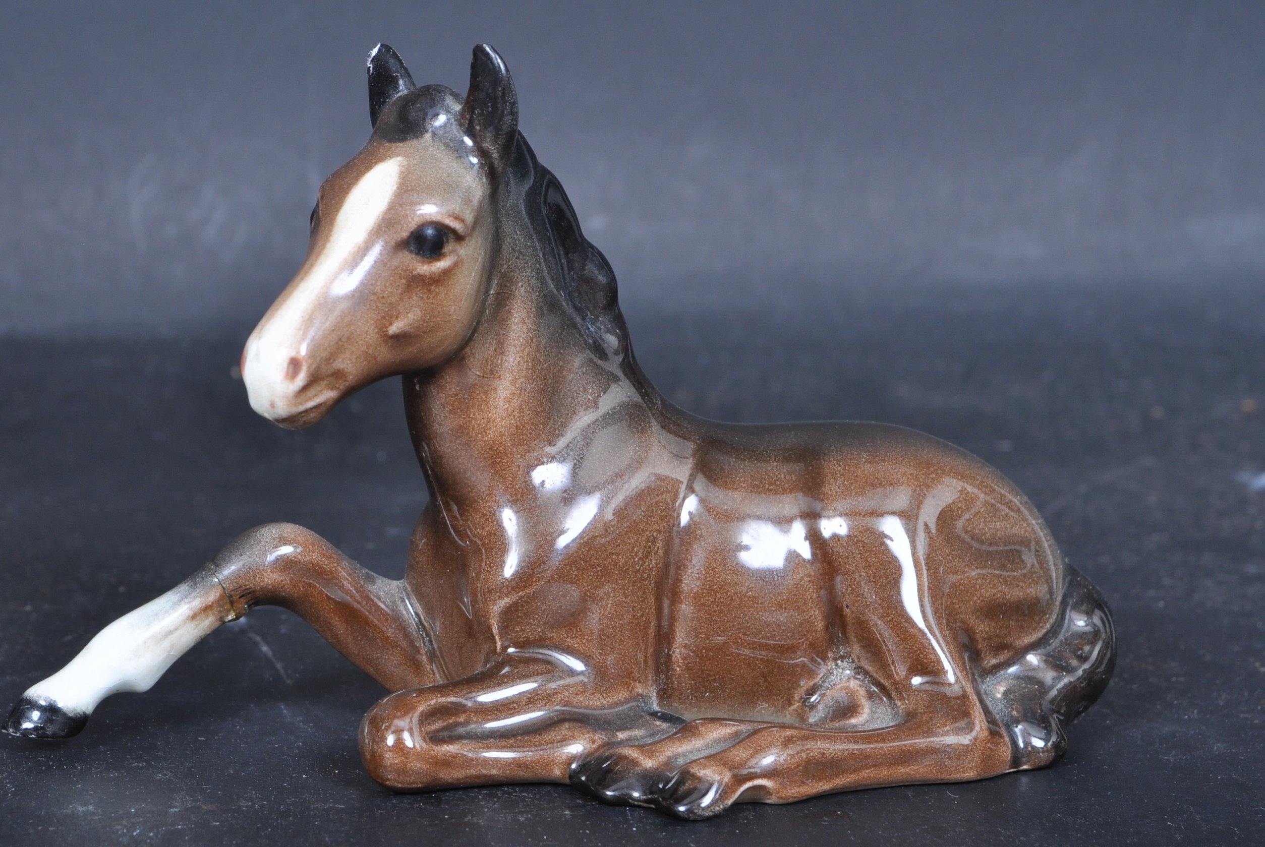 THREE VINTAGE 20TH CENTURY BESWICK CERAMIC HORSES - Image 4 of 5