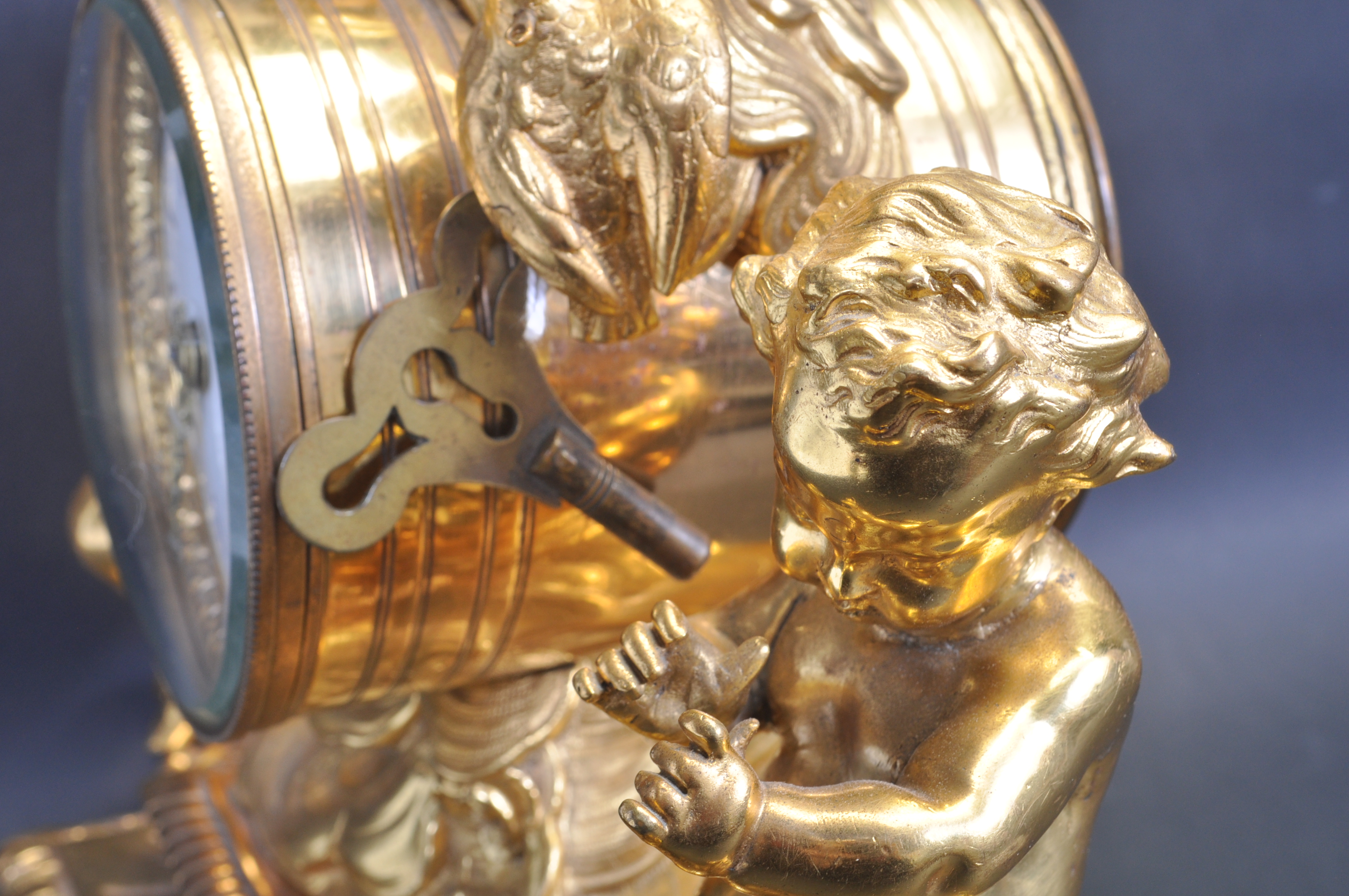 19TH CENTURY STYLE FRENCH ORMOLU MANTEL CLOCK - Image 3 of 6