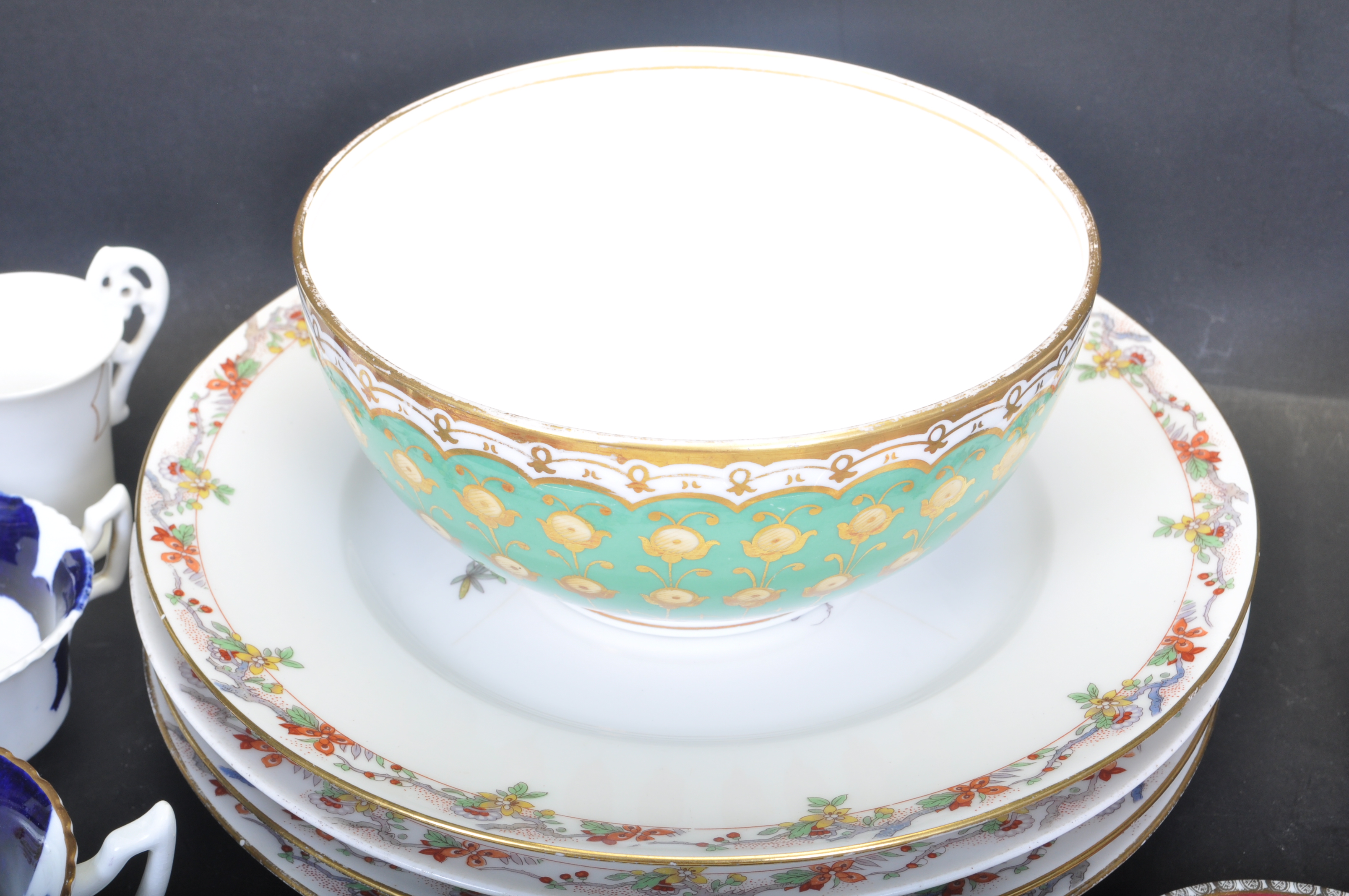 COLLECTION OF CERAMIC PORCELAIN TABLE WARE AND CABINET CUPS - Image 4 of 7