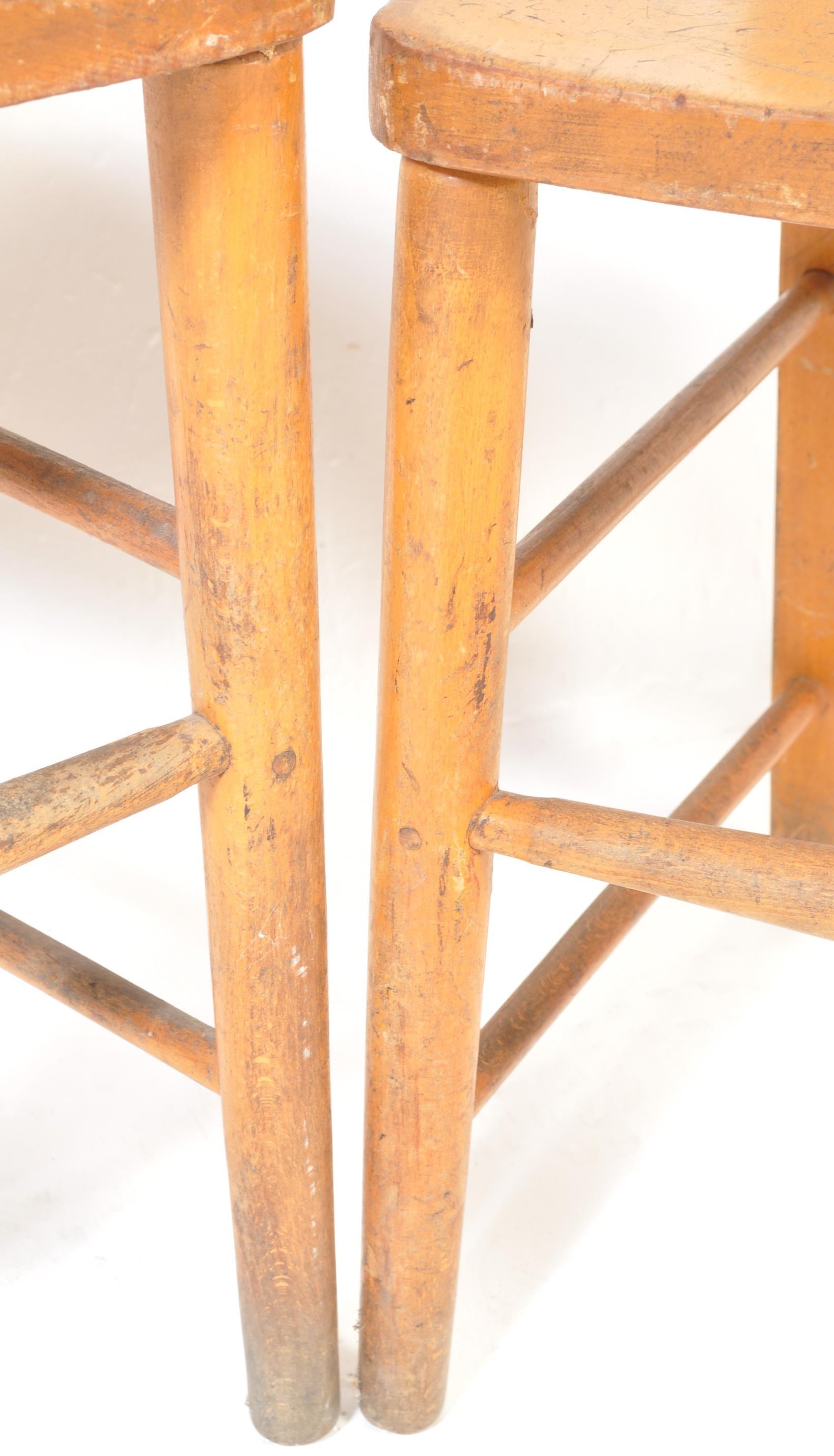 A PAIR OF RETRO VINTAGE 1960'S BEECH AND ELM SCHOOL CHAIRS - Image 5 of 8