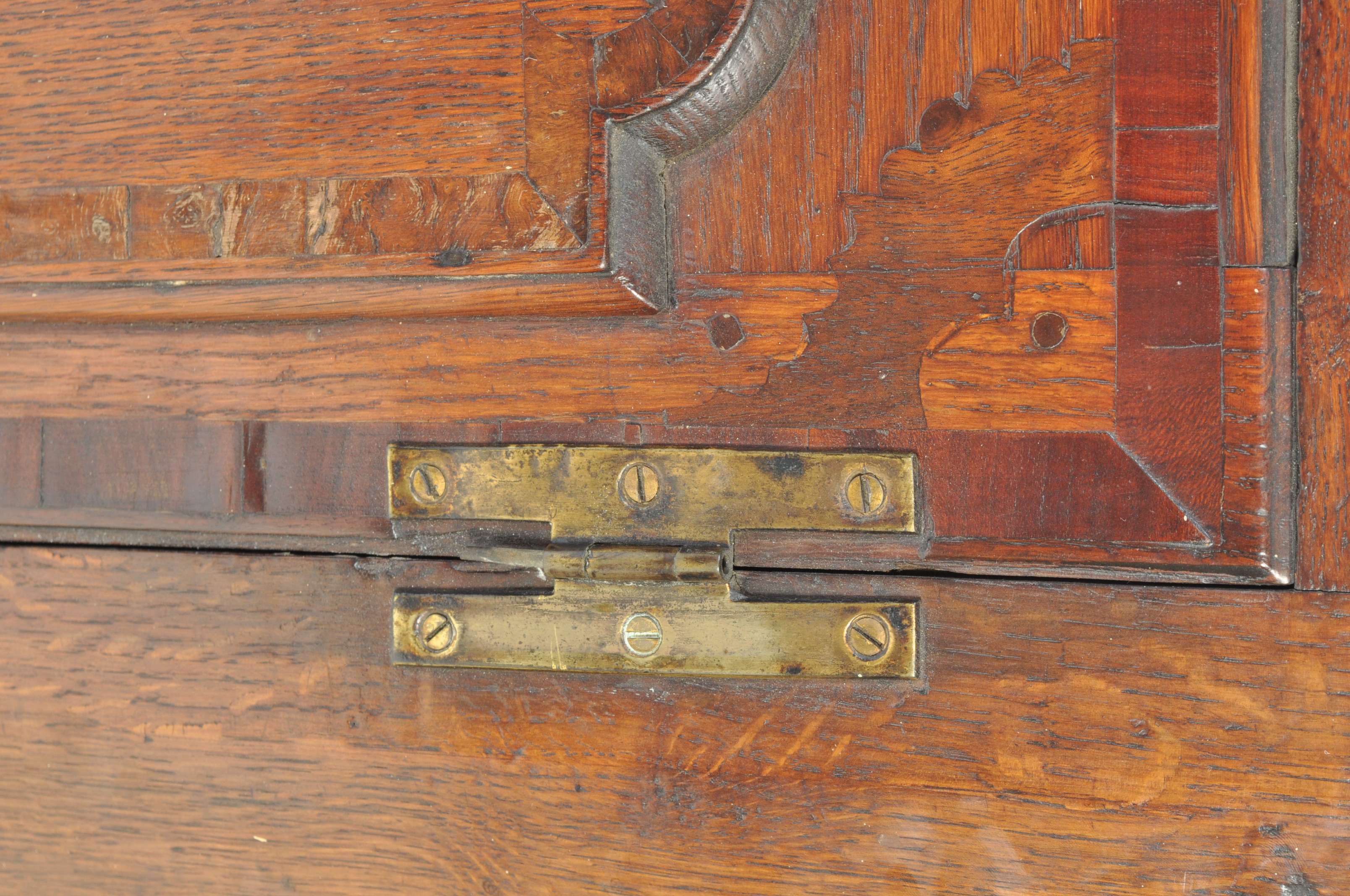 AN 18TH CENTURY GEORGE III OAK CORNER CUPBOARD - Image 5 of 5