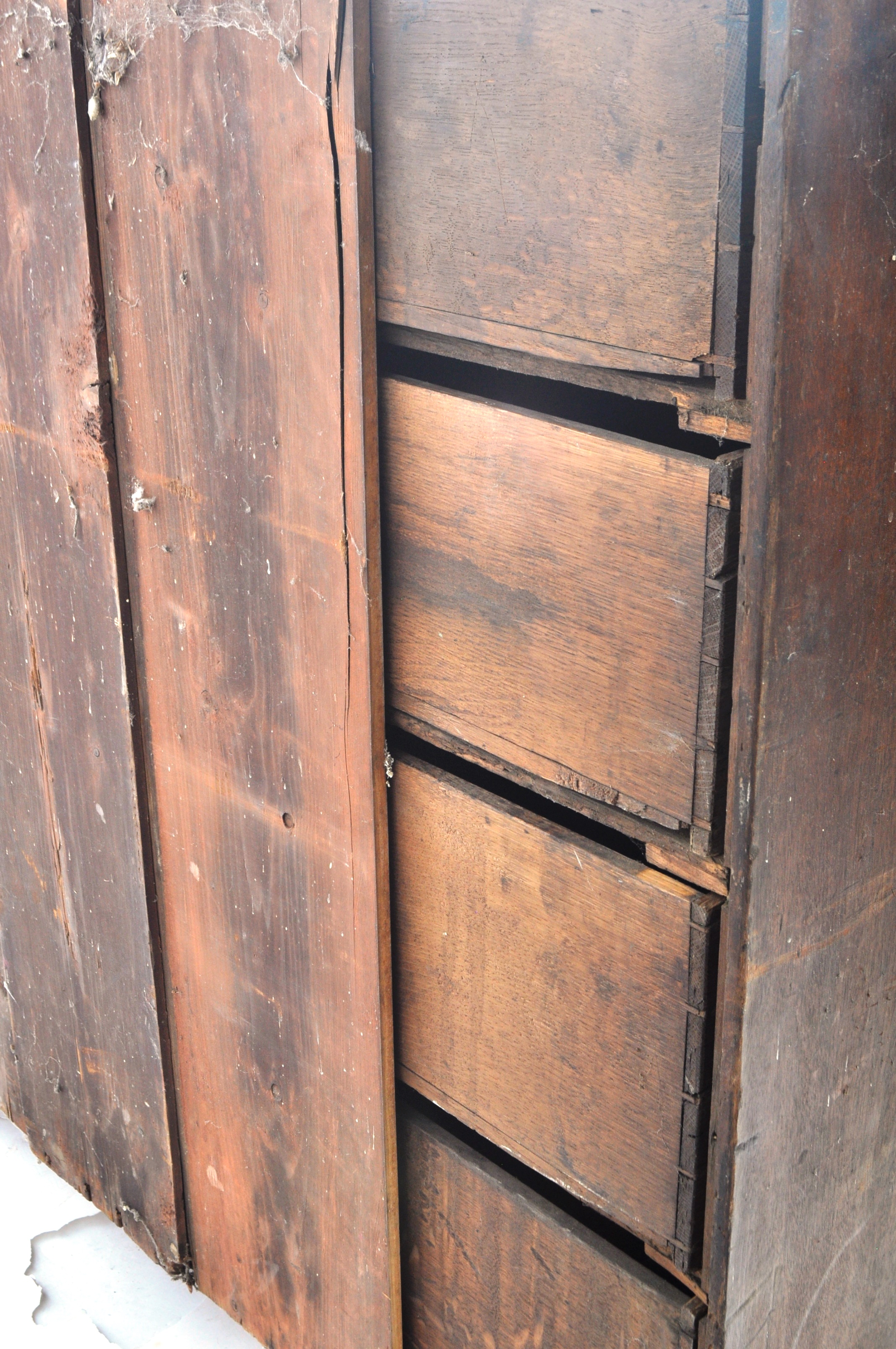 19TH CENTURY IRISH MAHOGANY CHEST OF DRAWERS - Image 6 of 8