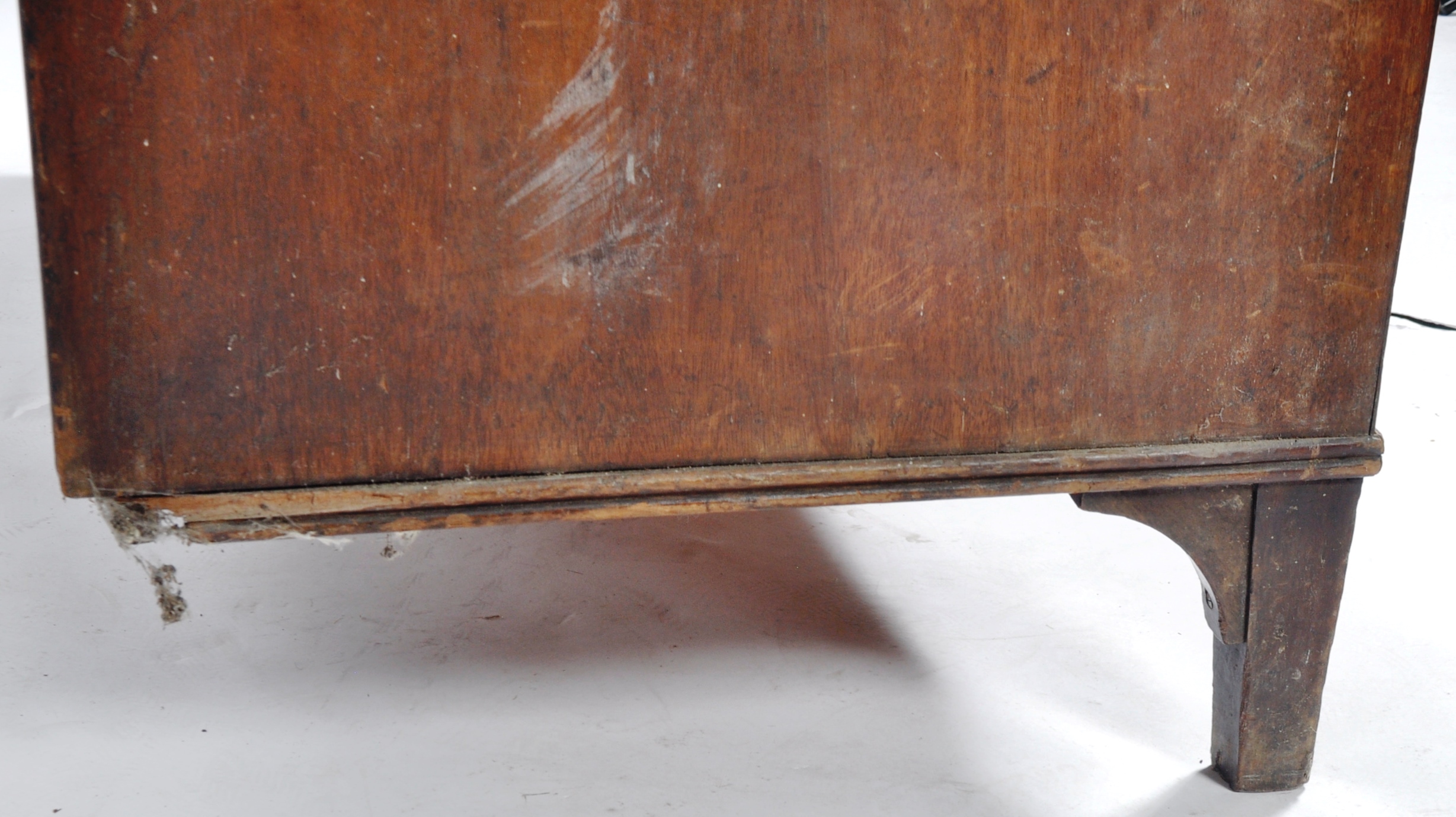 19TH CENTURY IRISH MAHOGANY CHEST OF DRAWERS - Image 8 of 8