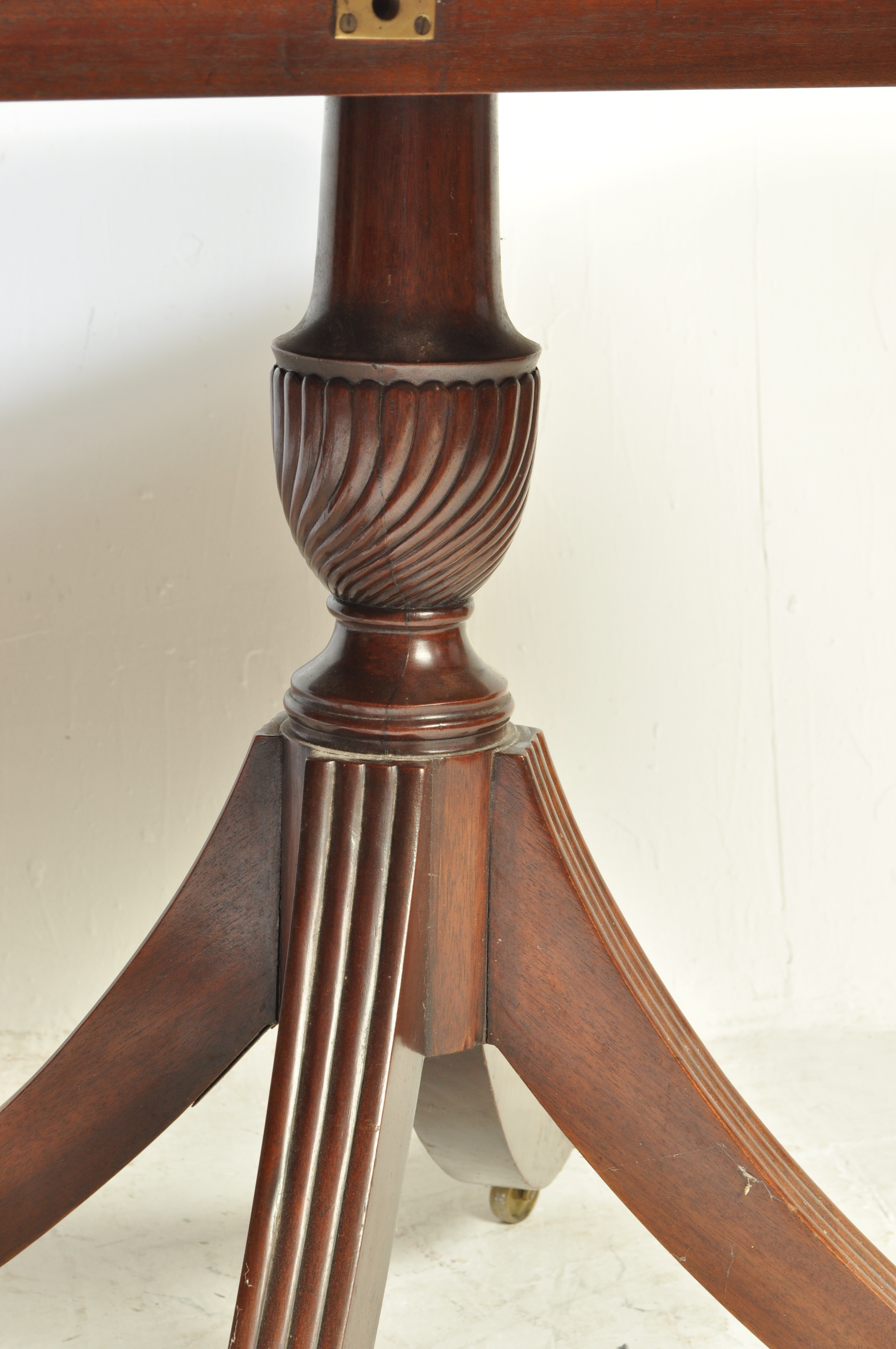 REGENCY REVIVAL MAHOGANY TWIN PEDESTAL DINING TABLE - Image 5 of 9