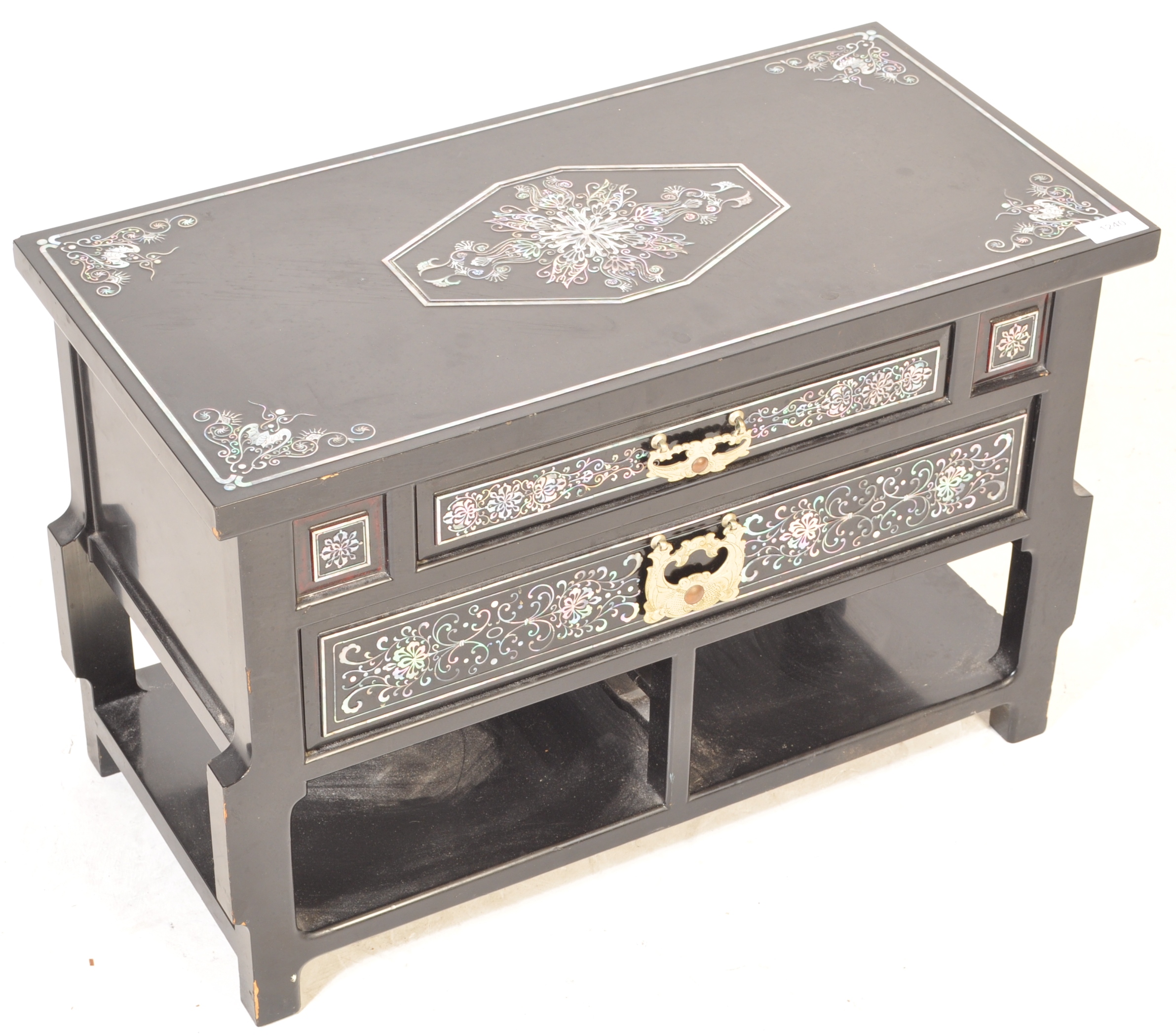 UNUSUAL JAPANESE BLACK LACQUER SIDE TABLE - Image 2 of 8