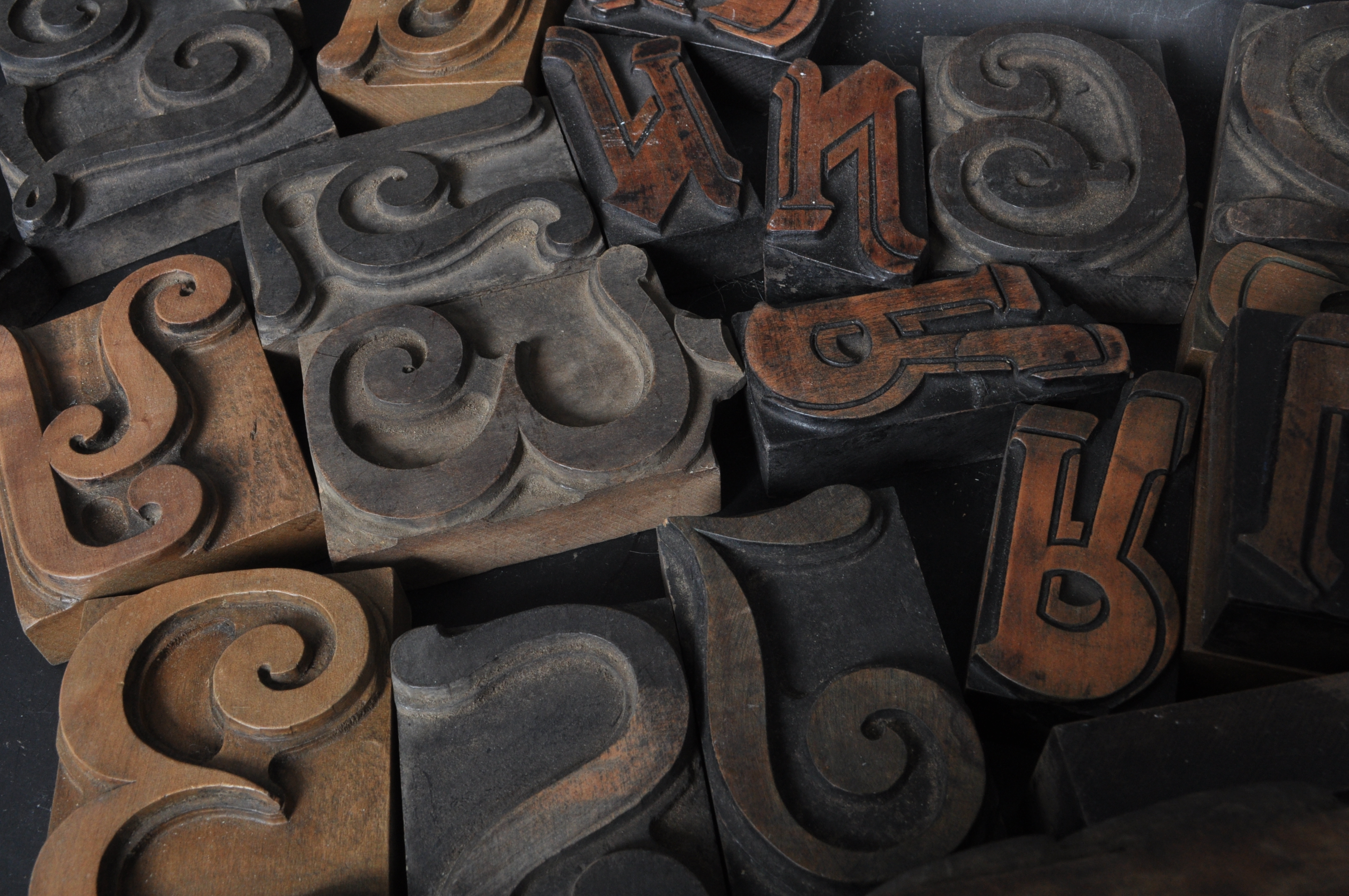 COLLECTION OF WOODEN INDUSTRIAL BLOCK LETTERS - Image 3 of 5