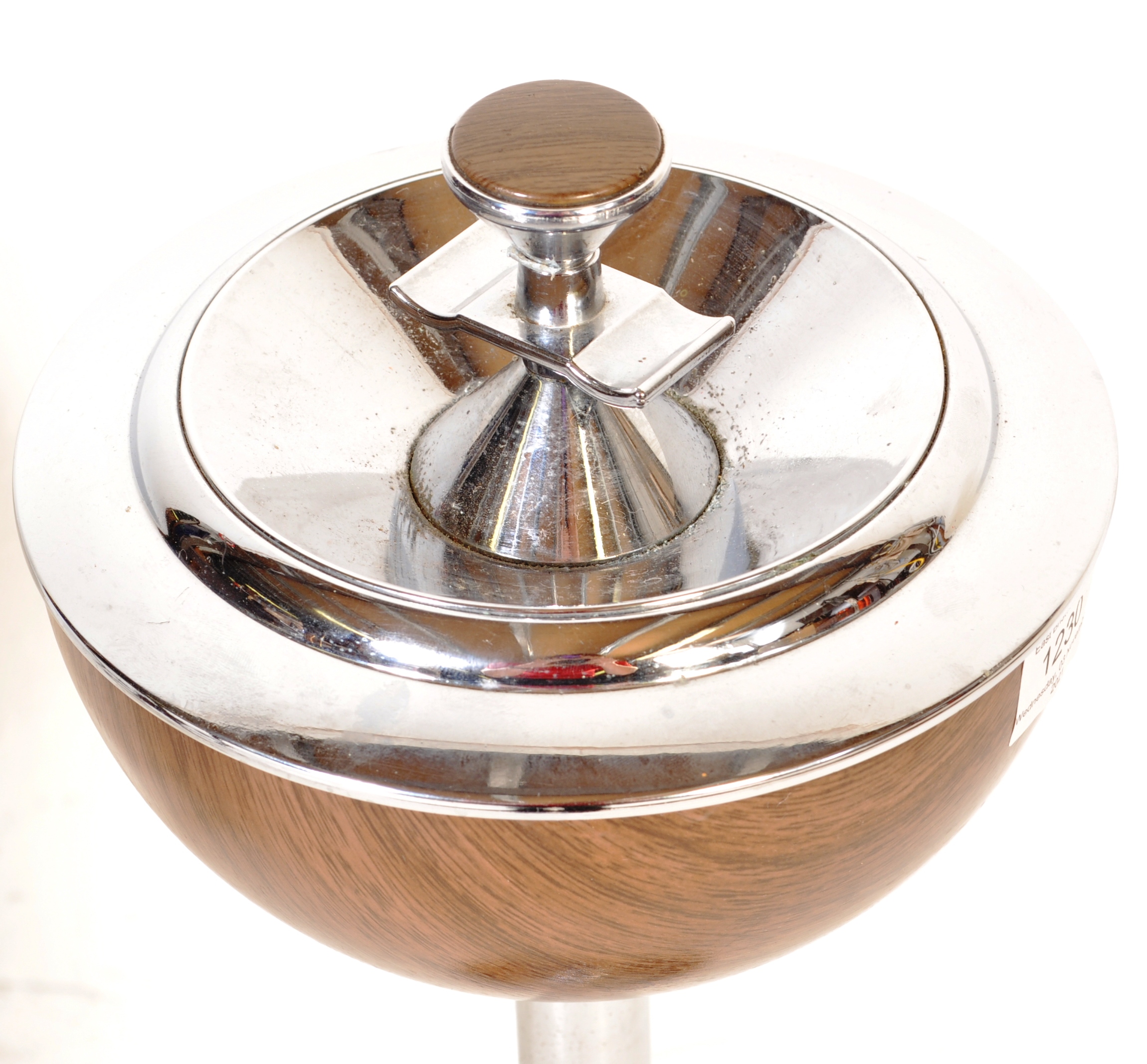 VINTAGE 20TH CENTURY WALNUT AND CHROME ASHTRAY - Image 2 of 4