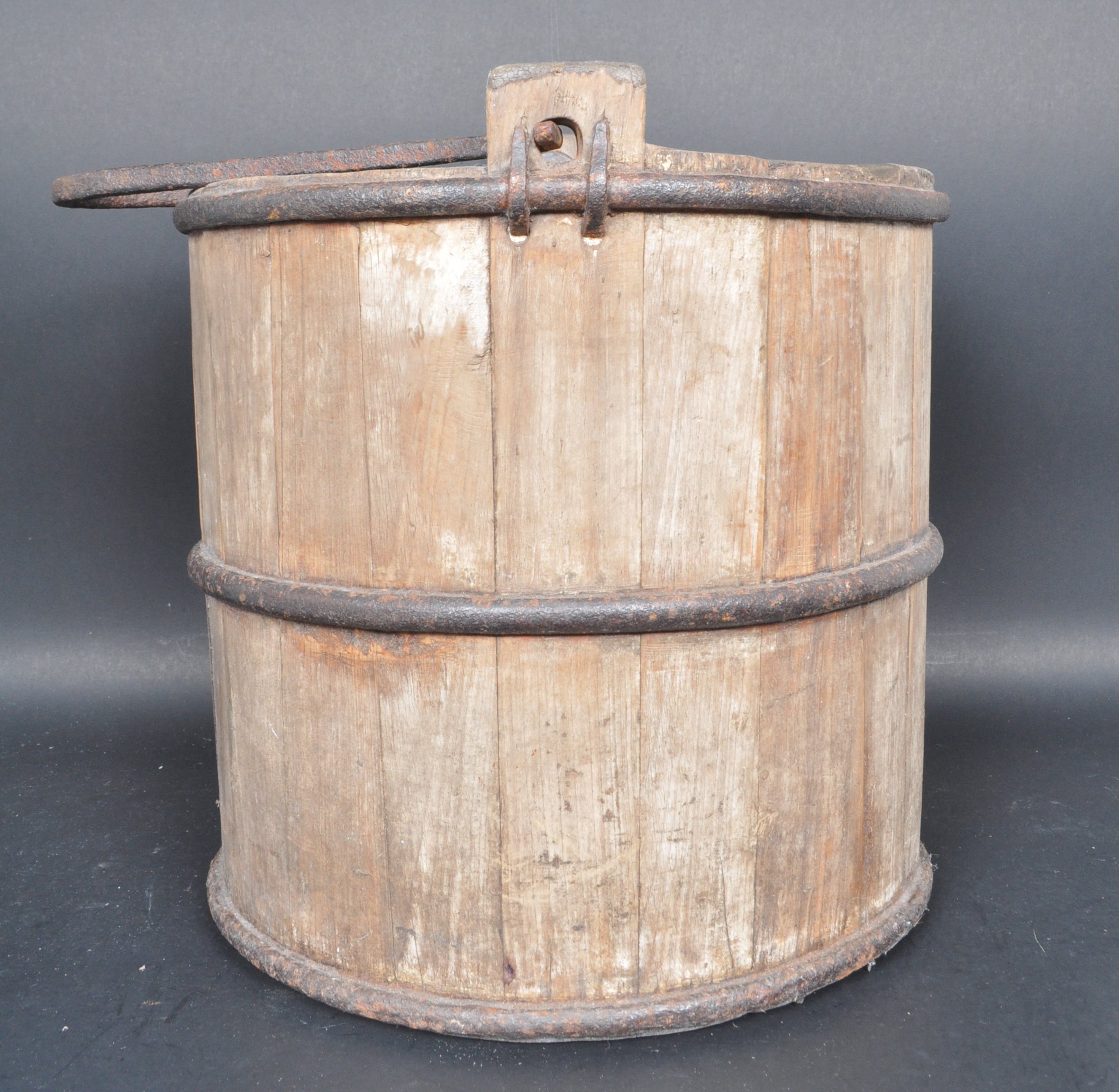 LARGE CONTINENTAL FARM HOUSE WOODEN BUCKET - Image 3 of 6
